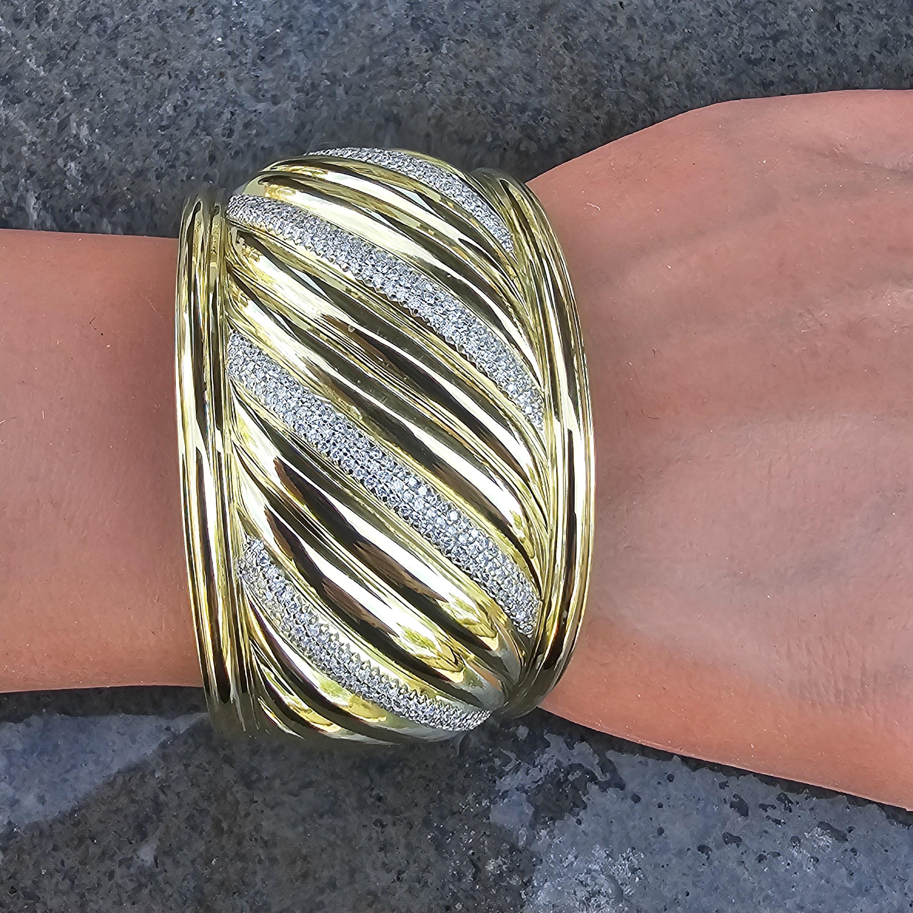 David Yurman d'epoca in oro massiccio 112g 18k Bracciale con 4 file di diamanti intagliati In condizioni buone in vendita a Northbrook, IL