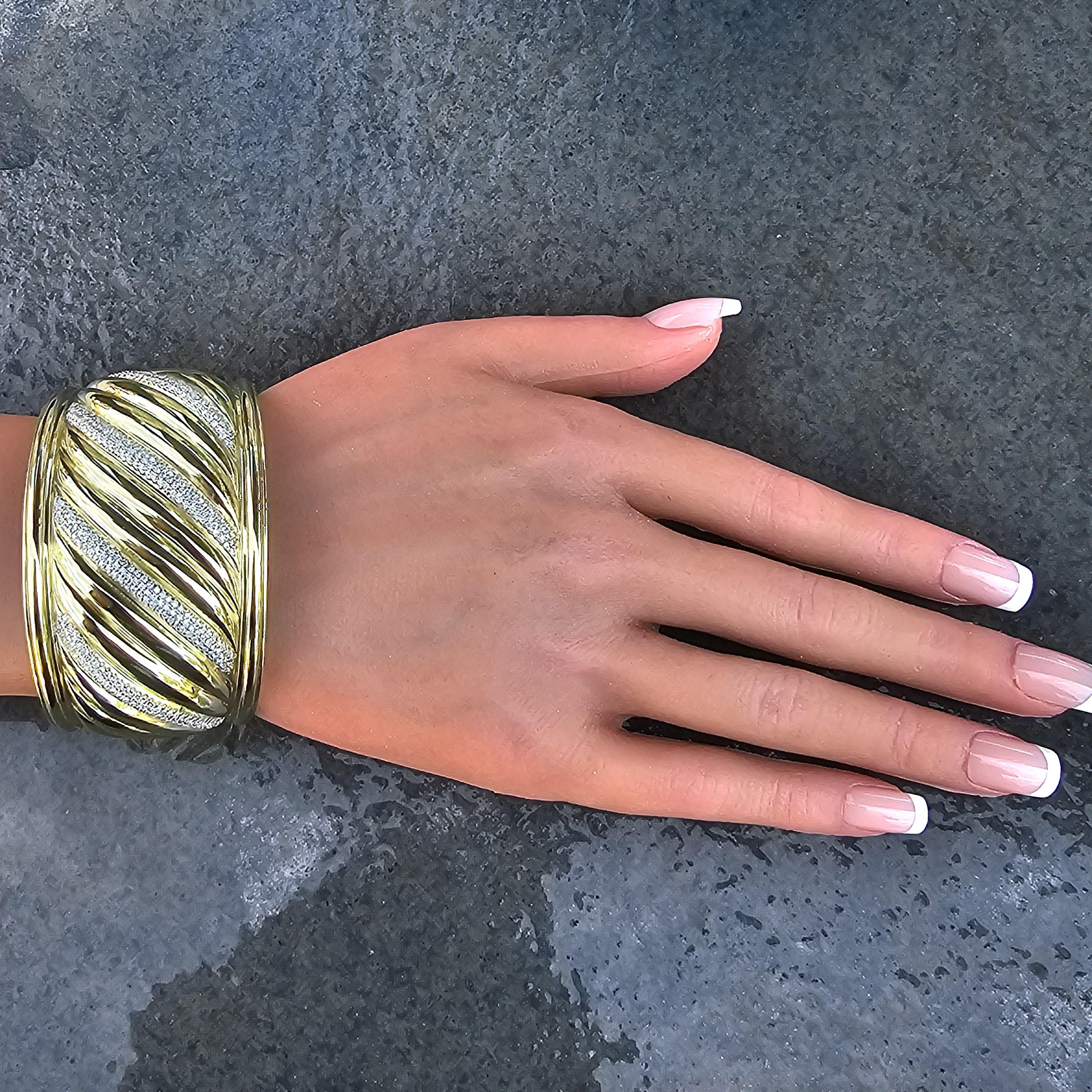 David Yurman d'epoca in oro massiccio 112g 18k Bracciale con 4 file di diamanti intagliati in vendita 1