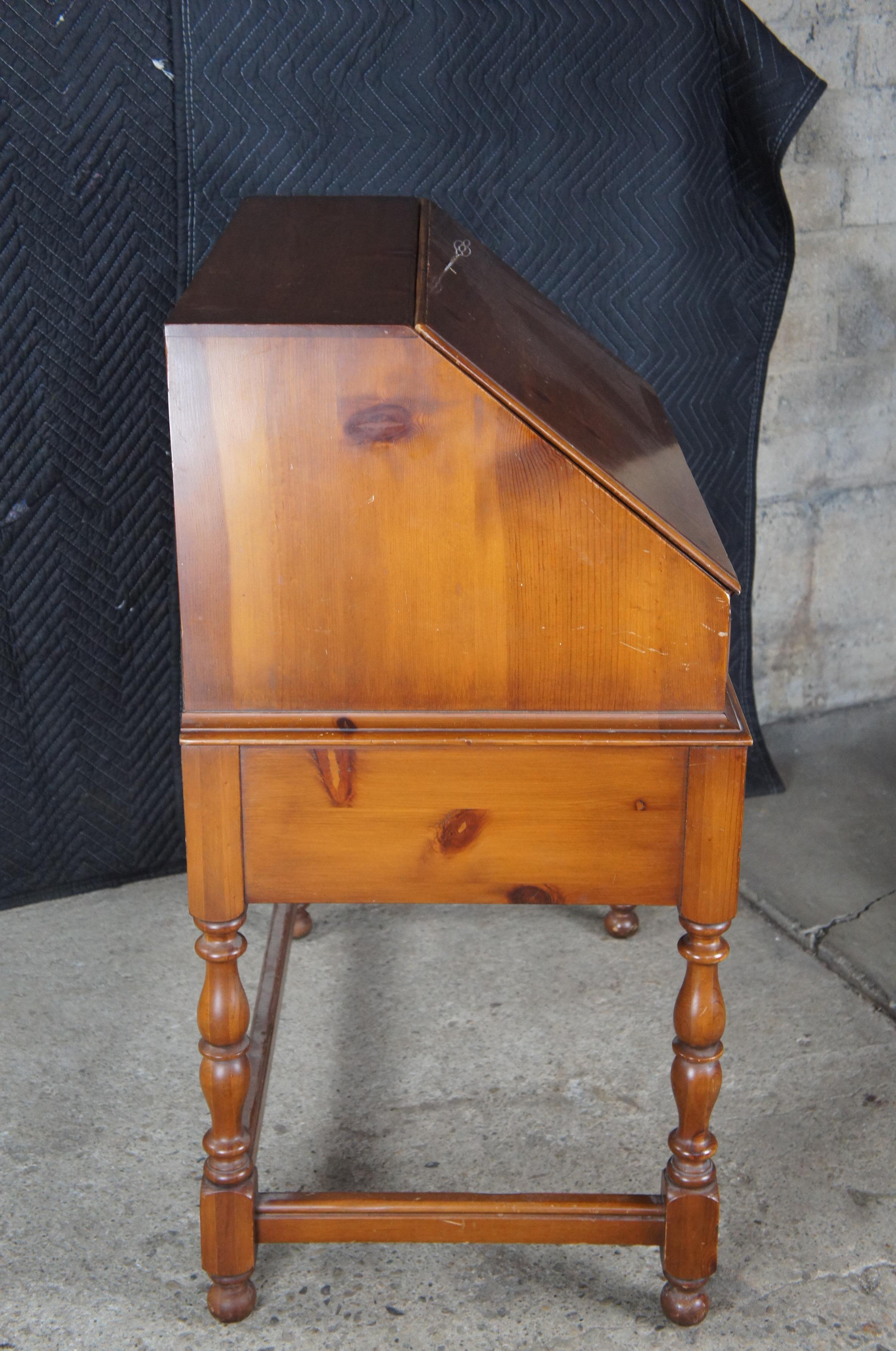 Davis Cabinet Co., Vintage-Schrank Sekretär aus amerikanischer Kiefer im Kolonialstil im Angebot 4