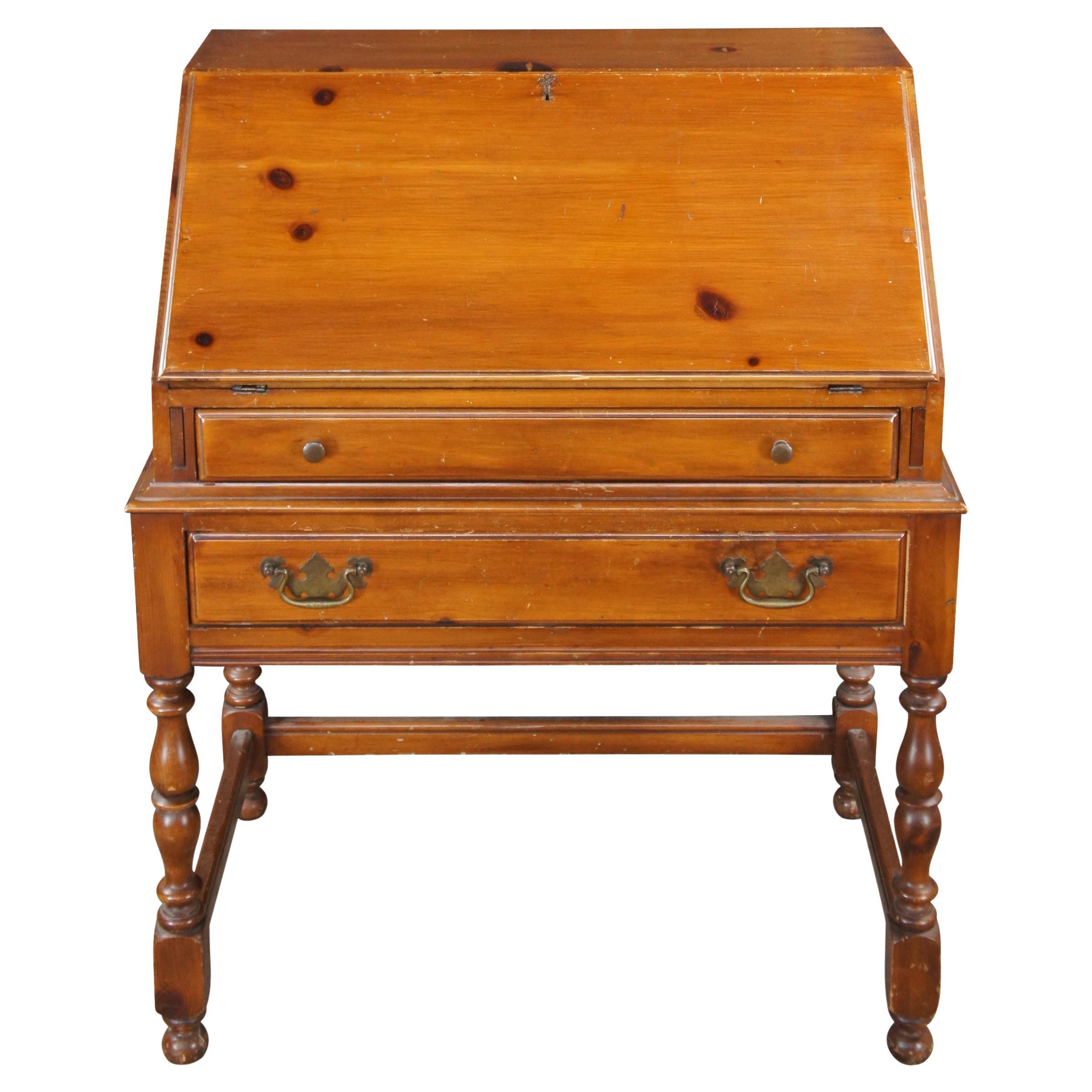 Davis Cabinet Co., Vintage-Schrank Sekretär aus amerikanischer Kiefer im Kolonialstil