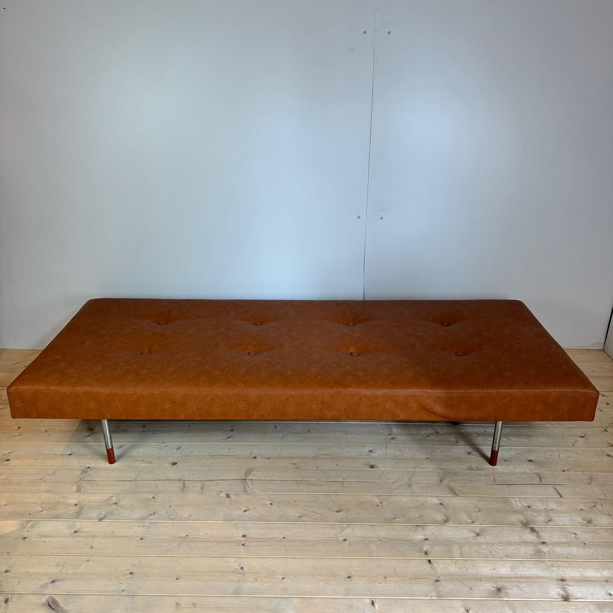 Mid-Century Modern Vintage day bed, Denmark 1960 For Sale