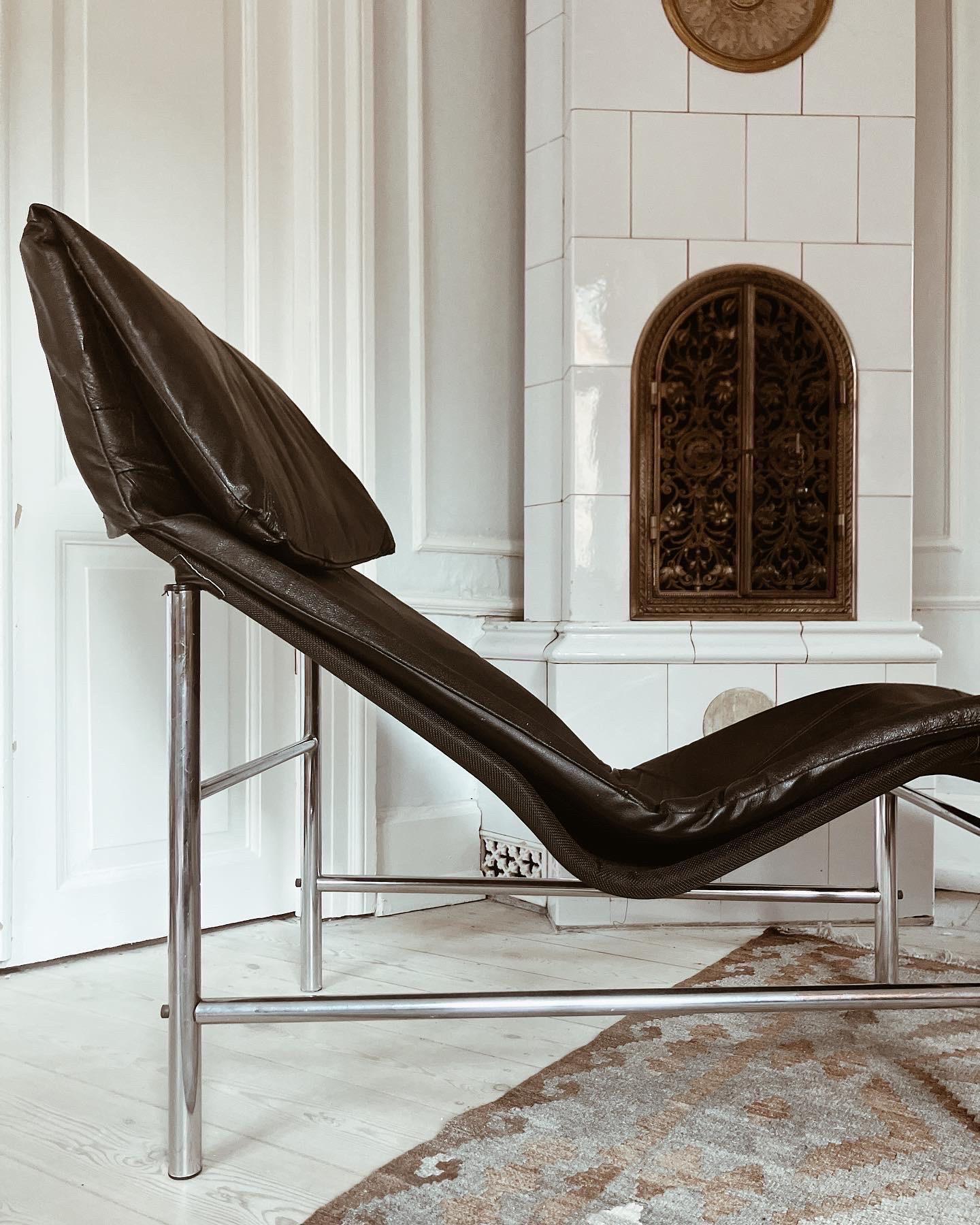 Vintage daybed from IKEA by iconic designer, Tord Björklund. In faux black leather - designed in the 80’s and fabricated in the 90’s. 

Great seat comfort and with almost no traces of use.