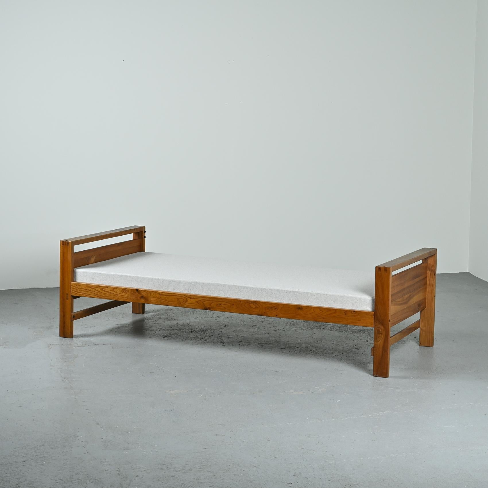 Vintage Daybed in Solid Elm by Pierre Chapo, France circa 1960  8