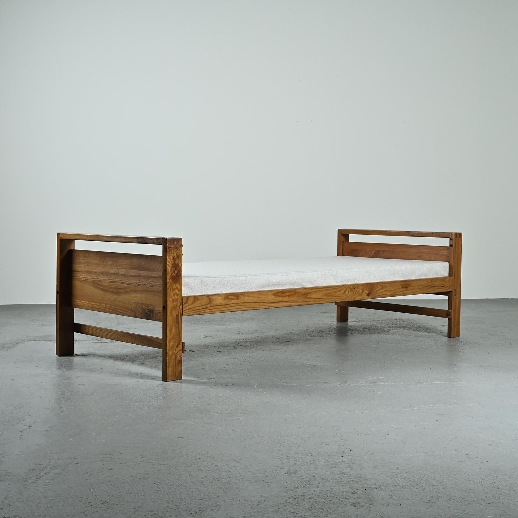 Vintage Daybed in Solid Elm by Pierre Chapo, France circa 1960  2