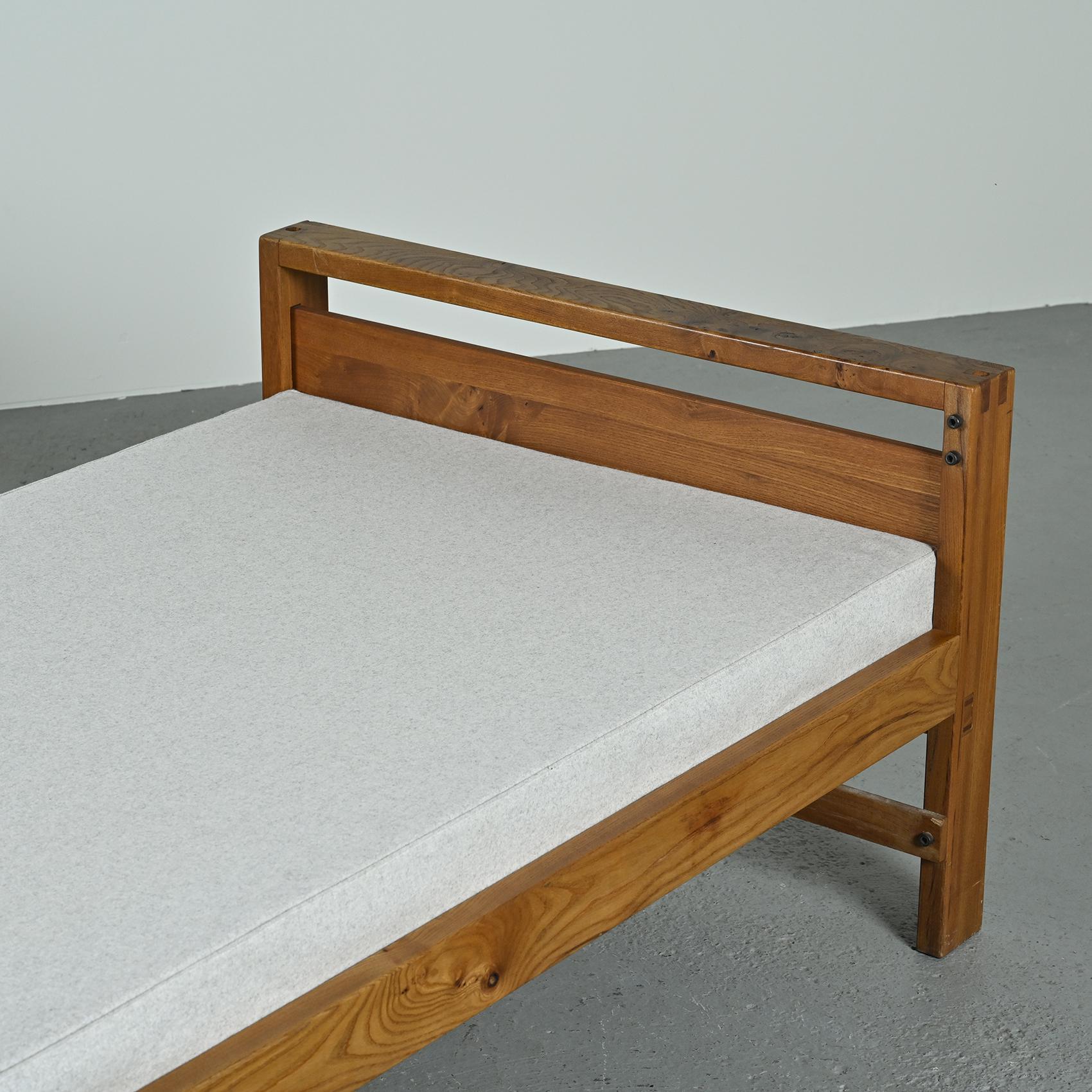 Vintage Daybed in Solid Elm by Pierre Chapo, France circa 1960  4