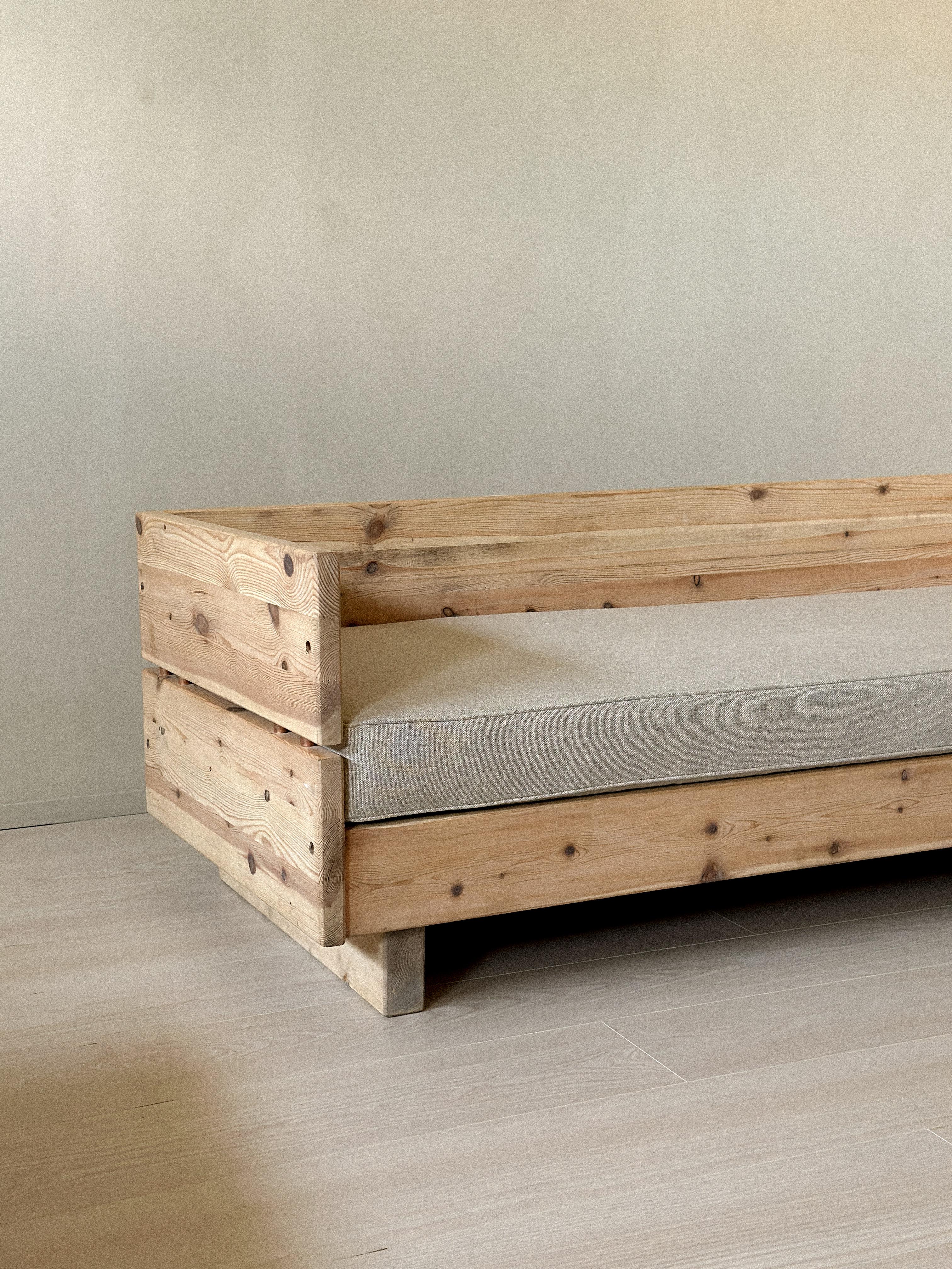 Vintage Daybed in the Style of Donald Judd, Pine wood and Linen, c. 1970s en vente 10