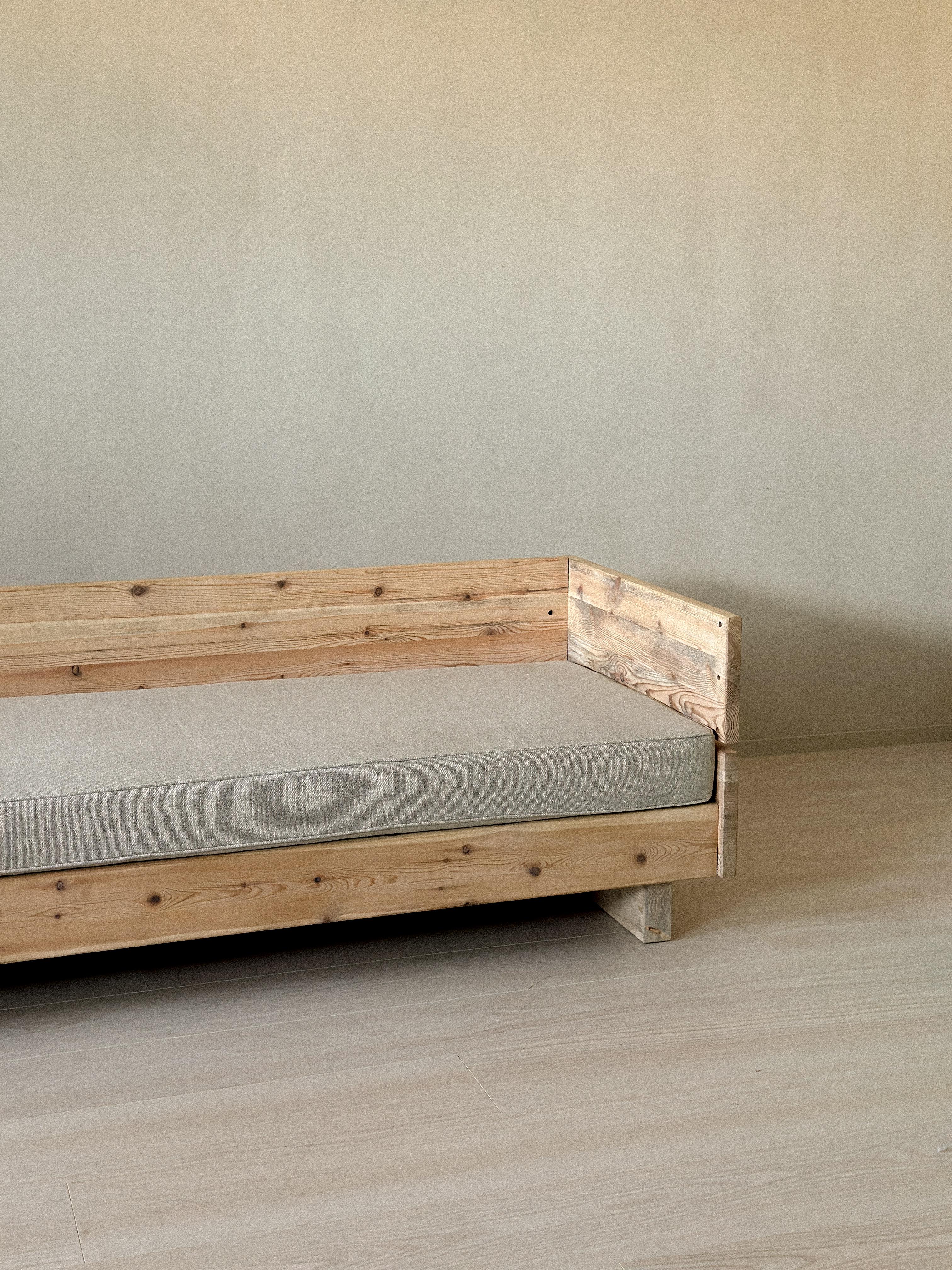 Vintage Daybed in the Style of Donald Judd, Pine wood and Linen, c. 1970s en vente 13