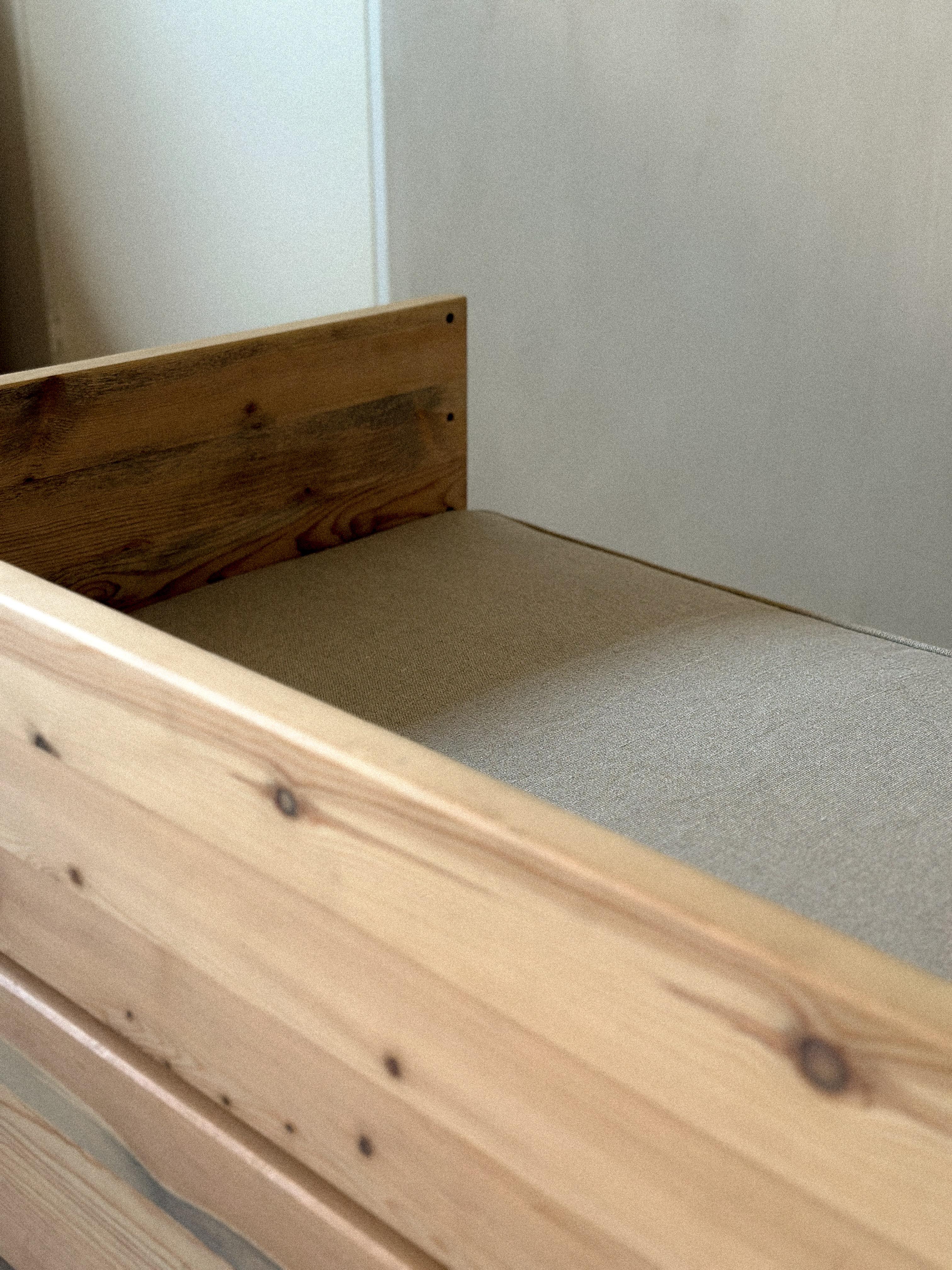 20ième siècle Vintage Daybed in the Style of Donald Judd, Pine wood and Linen, c. 1970s en vente