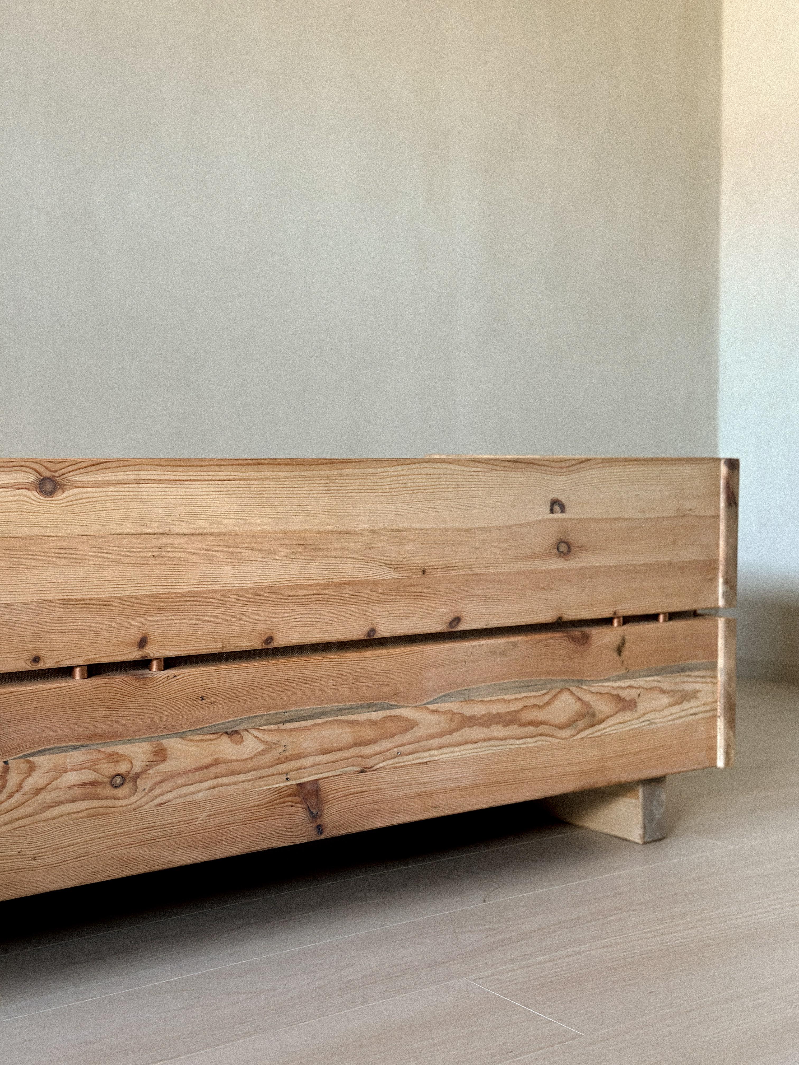 Vintage Daybed in the Style of Donald Judd, Pine wood and Linen, c. 1970s en vente 2