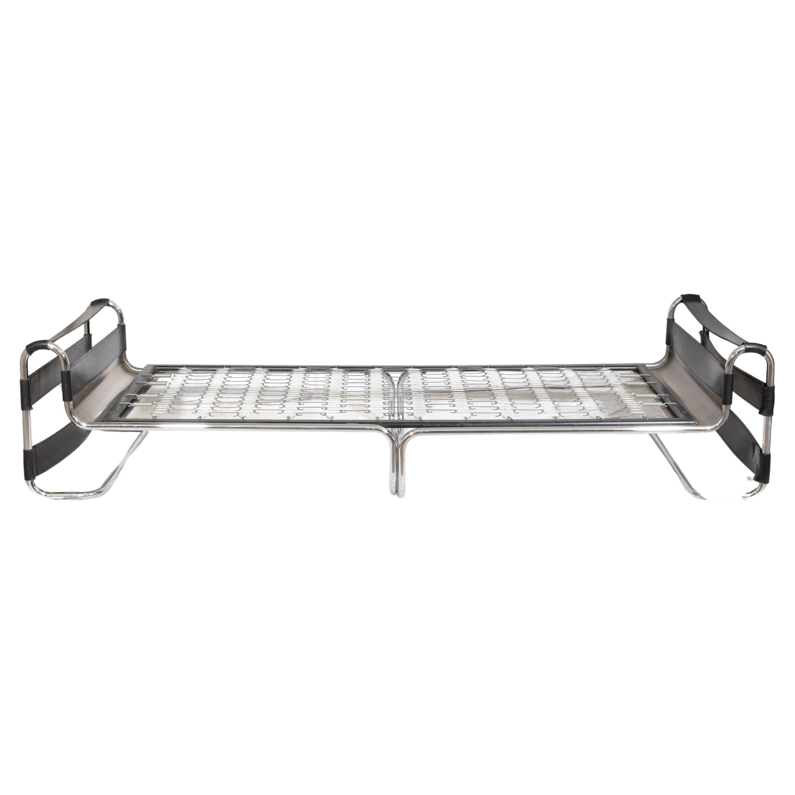Vintage Daybed "Wassily" by Marcel Breuer - 1970s For Sale