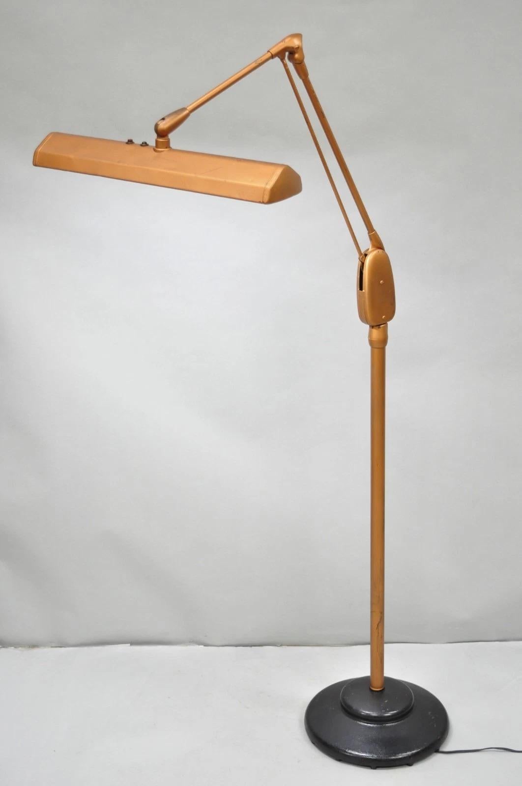 Vintage Dazor Lámpara de pie de metal regulable, alta y flotante, industrial y moderna en venta 6