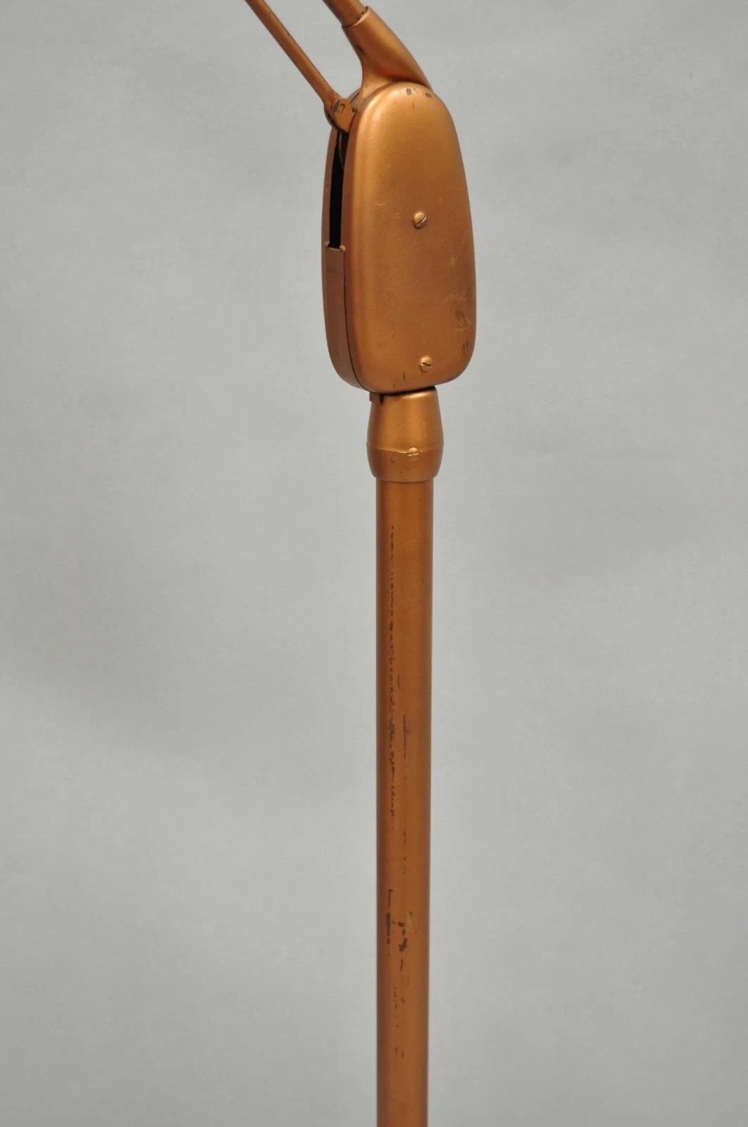 Vintage Dazor Lámpara de pie de metal regulable, alta y flotante, industrial y moderna en venta 1