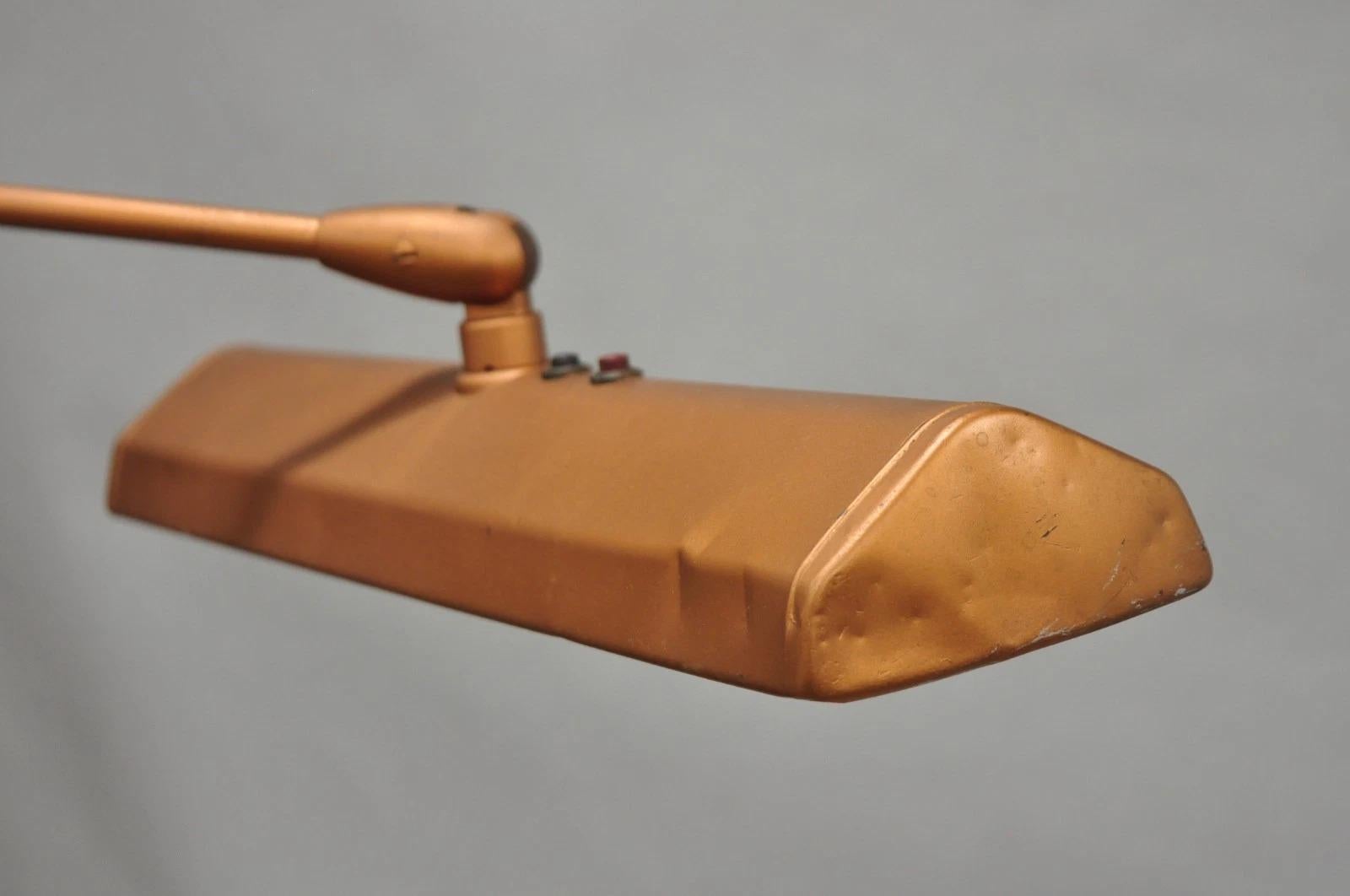 Vintage Dazor Lámpara de pie de metal regulable, alta y flotante, industrial y moderna en venta 3