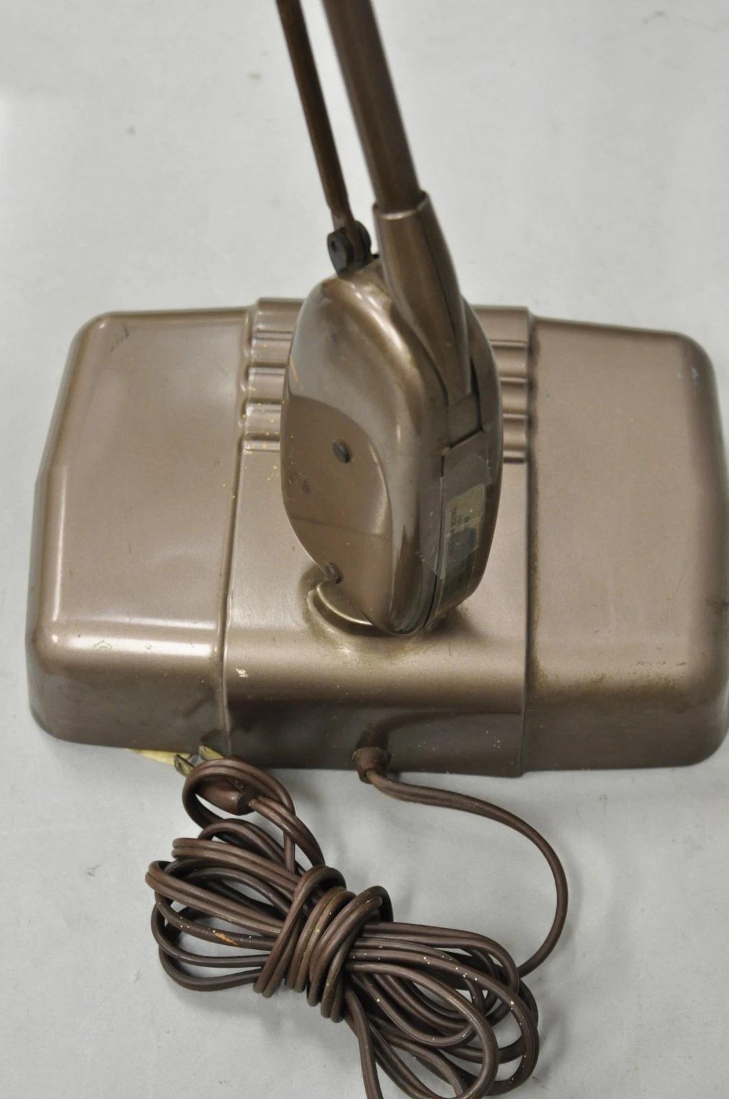 Lampada da lavoro industriale con lente d'ingrandimento illuminata Dazor M-270 d'epoca in vendita 3