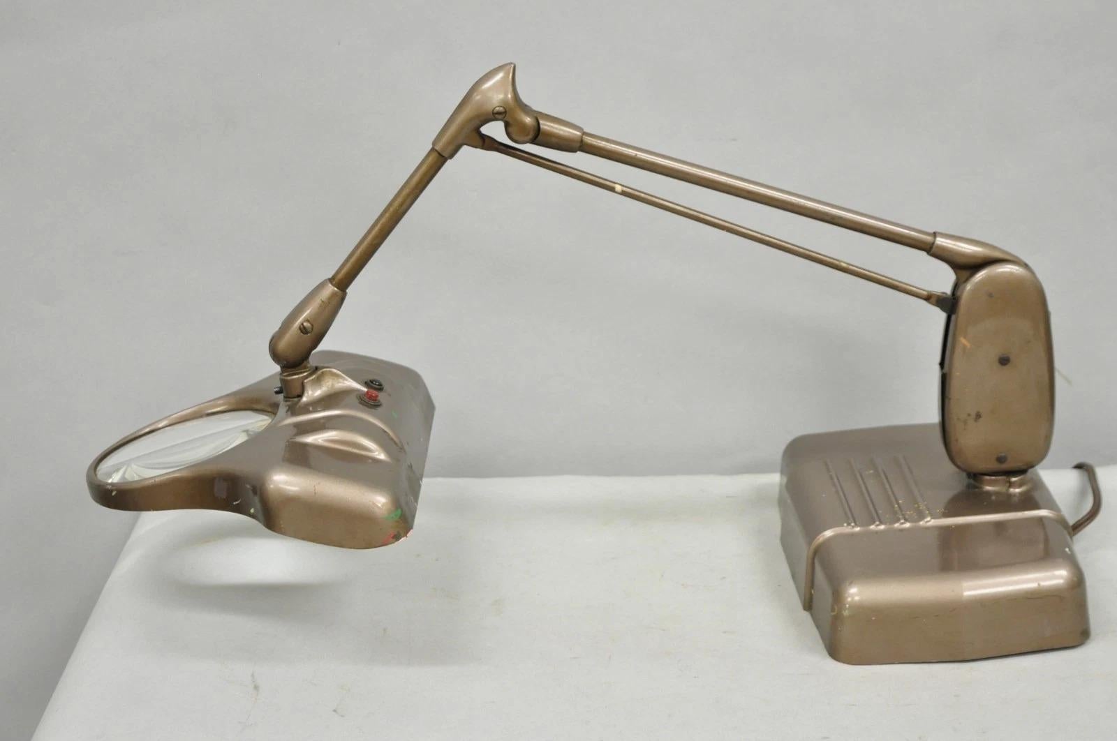 Lampada da lavoro industriale con lente d'ingrandimento illuminata Dazor M-270 d'epoca In condizioni buone in vendita a Philadelphia, PA