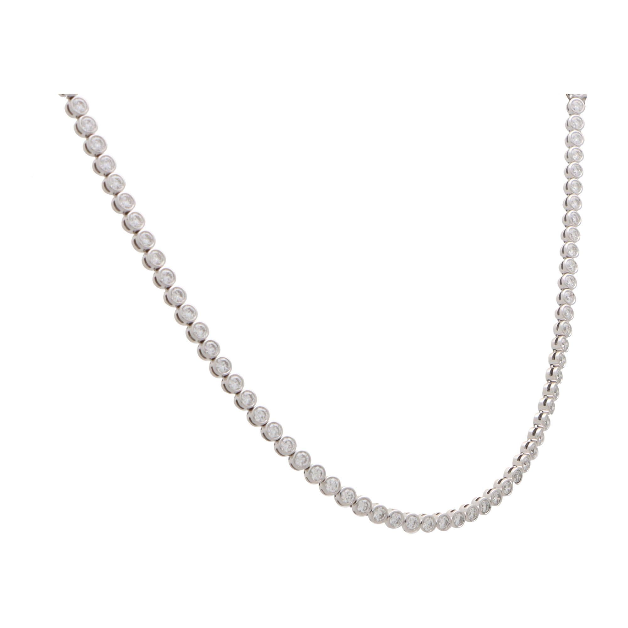 A beautiful vintage De Beers diamond riviere necklace set in 18k white gold.

The necklace is composed of a staggering total of 218 diamonds all of which are individually bezel set in round articulated settings.

Due to the design this necklace