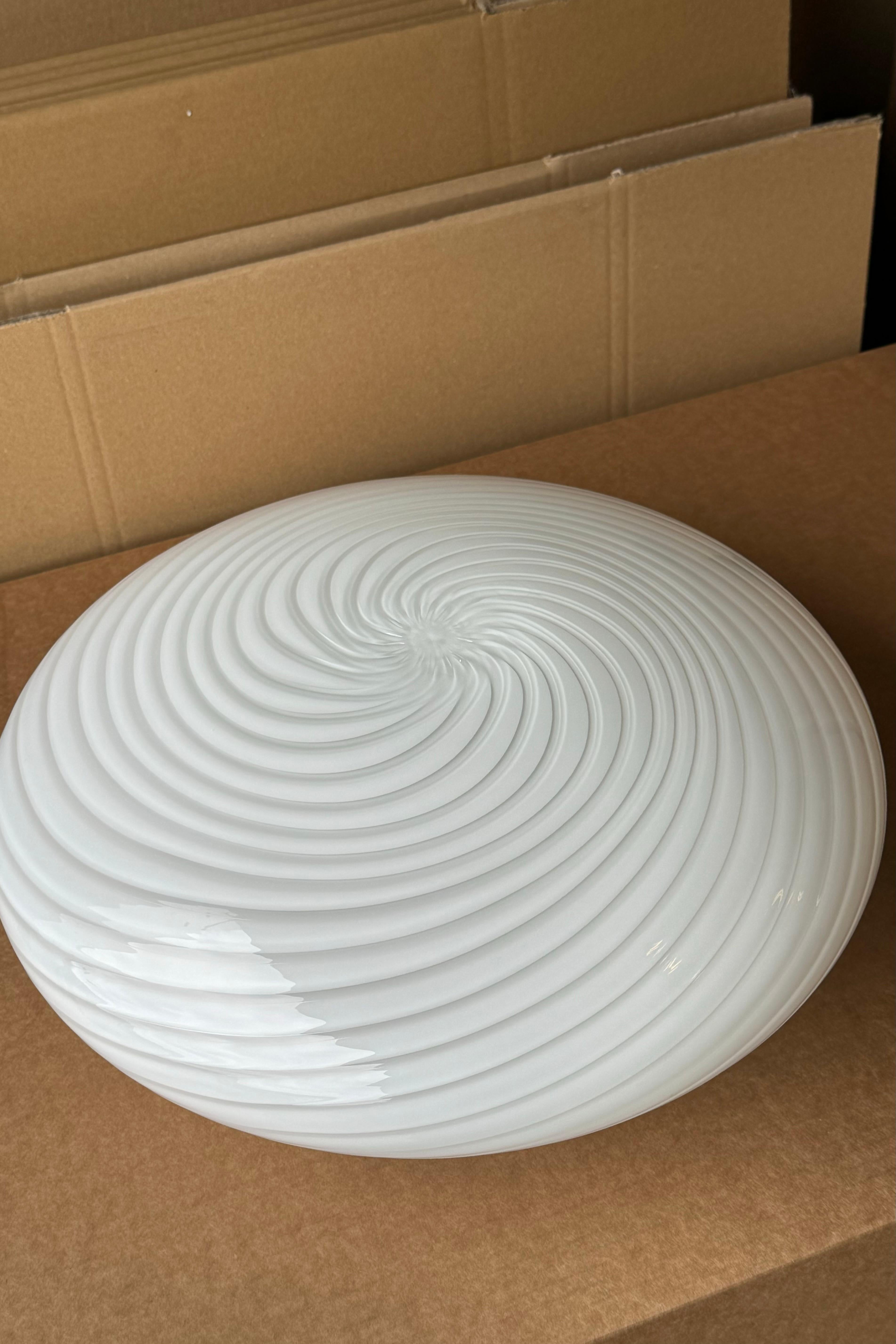 Vintage By De Majo Murano Flush Mount Ceiling Lamp White Swirl Glass, 1970s signed In condizioni buone a København, DK
