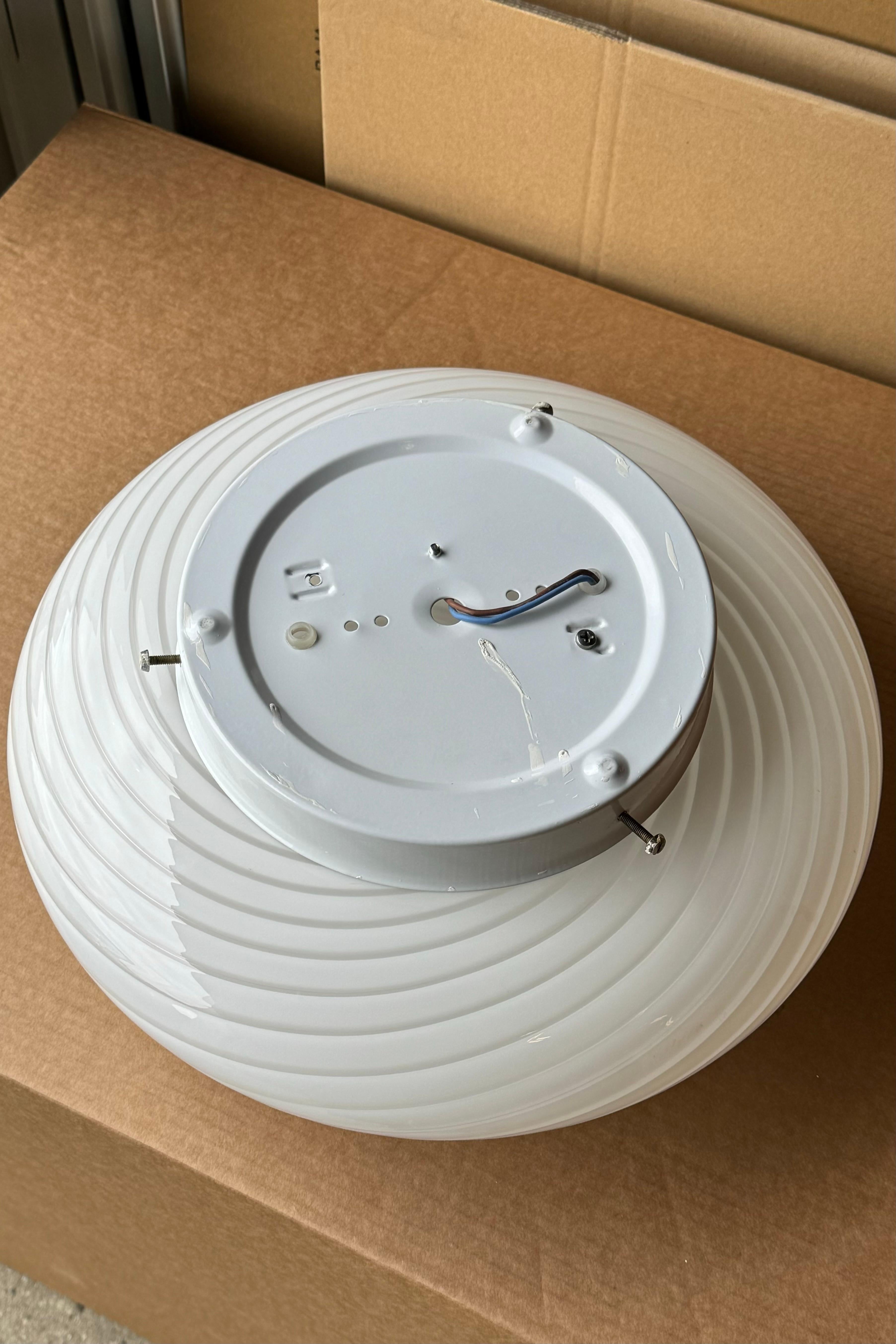 Fine XX secolo Vintage By De Majo Murano Flush Mount Ceiling Lamp White Swirl Glass, 1970s signed