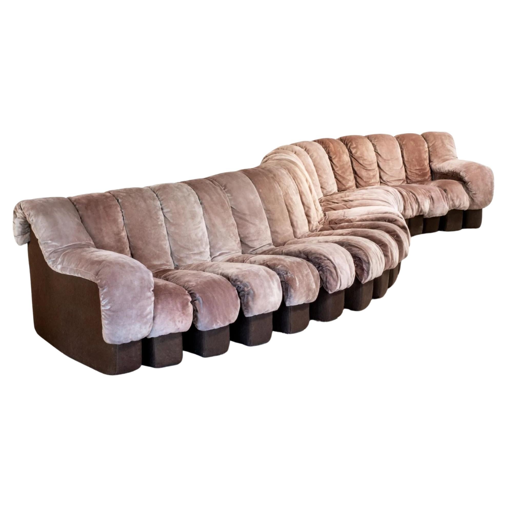 Canapé sectionnel Vintage De Sede 600 "Non-Stop", daim taupe en vente