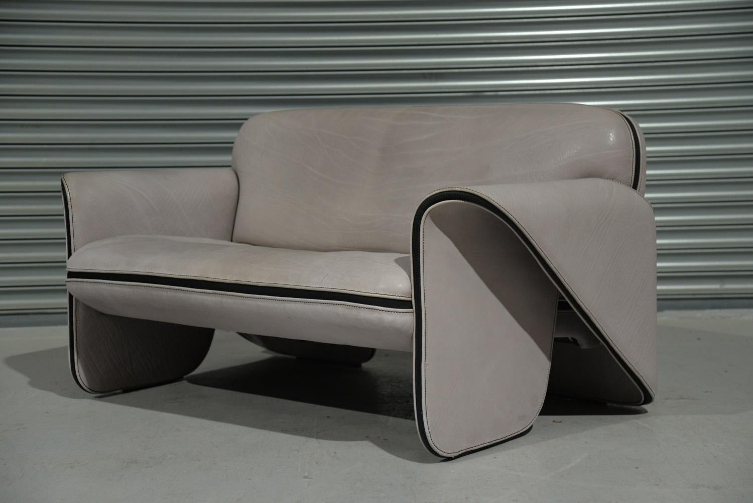 Discounted airfreight for our US and International customers (from 2 weeks door to door)

We are delighted to bring to you an ultra rare vintage De Sede DS 125 sofa by Gerd Lange in 1978. These sculptural hand built pieces are upholstered in