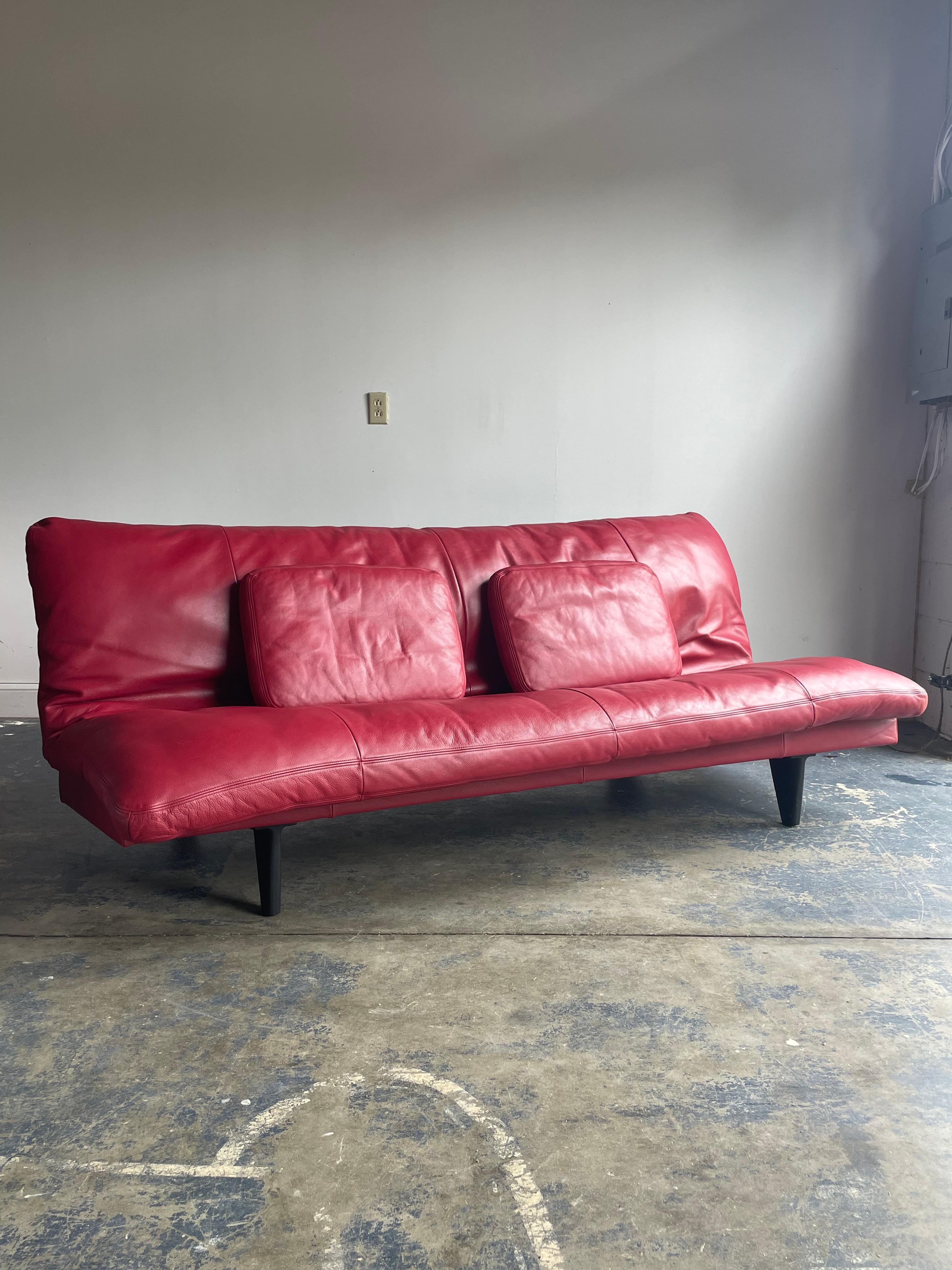 Mid-Century Modern Sofa convertible De Sede DS 169 vintage en cuir rouge par Ernst Ambhler