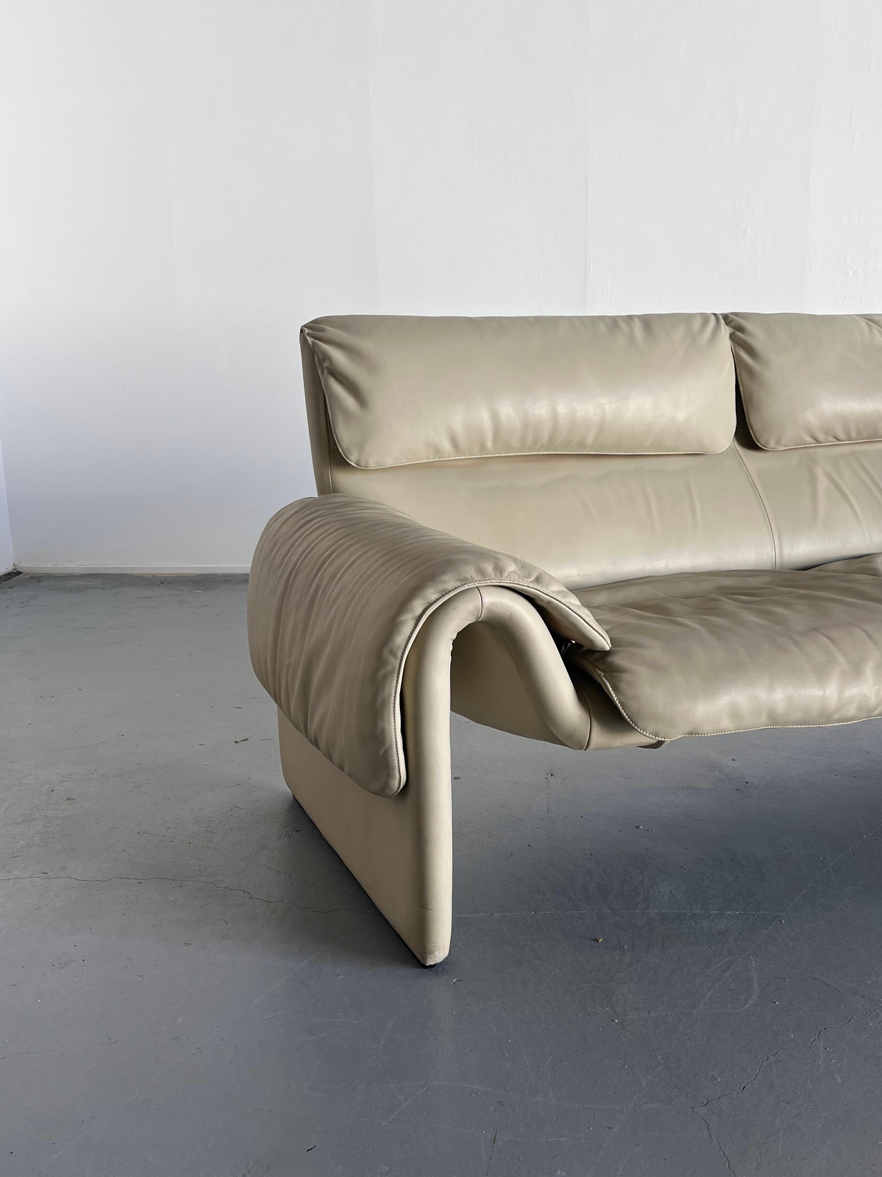 Vintage De Sede 'DS 2011' Modernist Two-Seater Sofa in Beige Leather, 1980s  1