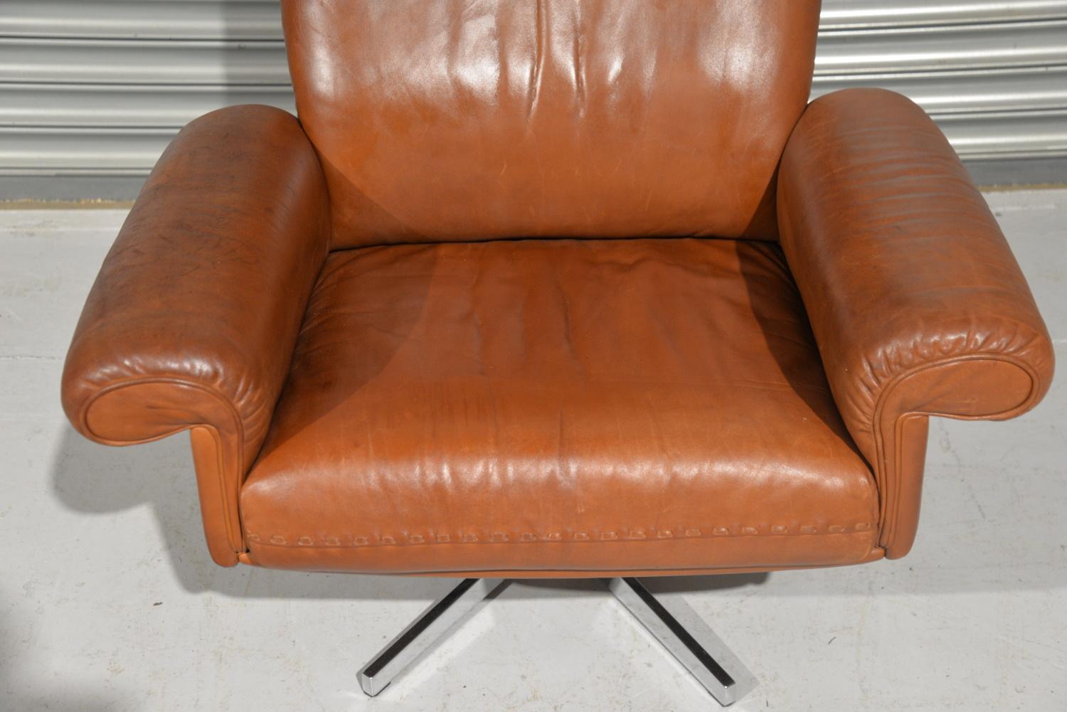 Vintage De Sede DS 31 High Back Leather Swivel Armchair with Ottoman, 1970s For Sale 9