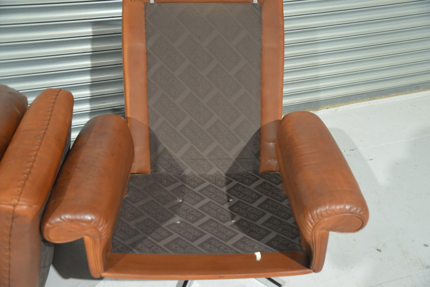 Vintage De Sede DS 31 High Back Leather Swivel Armchair with Ottoman, 1970s For Sale 10