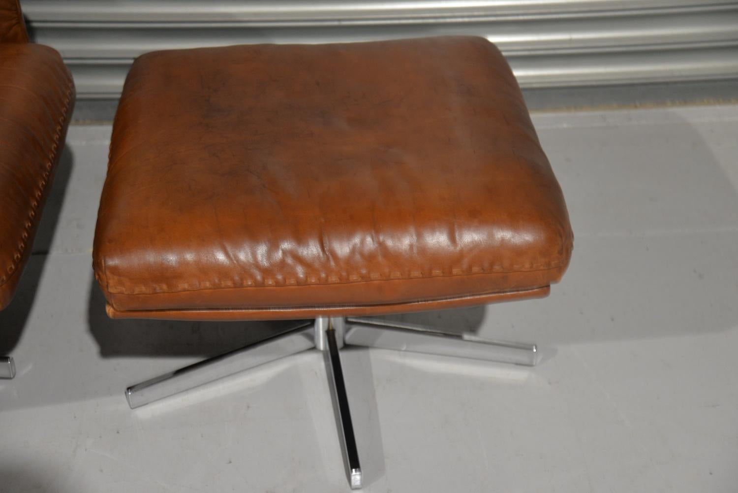 Vintage De Sede DS 31 High Back Leather Swivel Armchair with Ottoman, 1970s For Sale 12