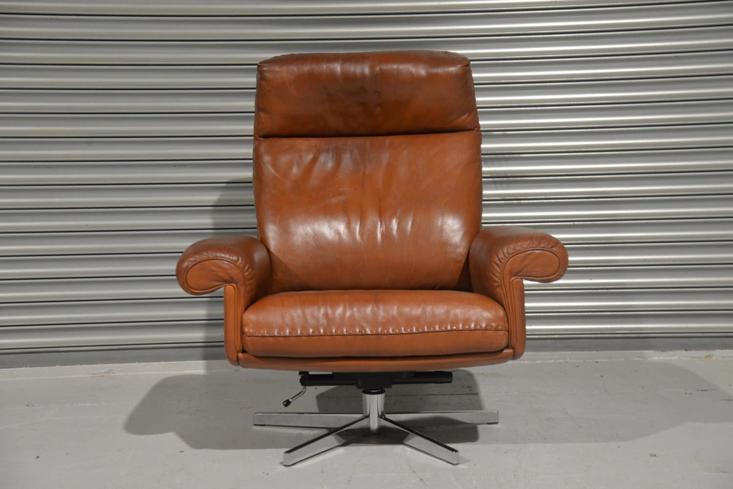 Swiss Vintage De Sede DS 31 High Back Leather Swivel Armchair with Ottoman, 1970s For Sale