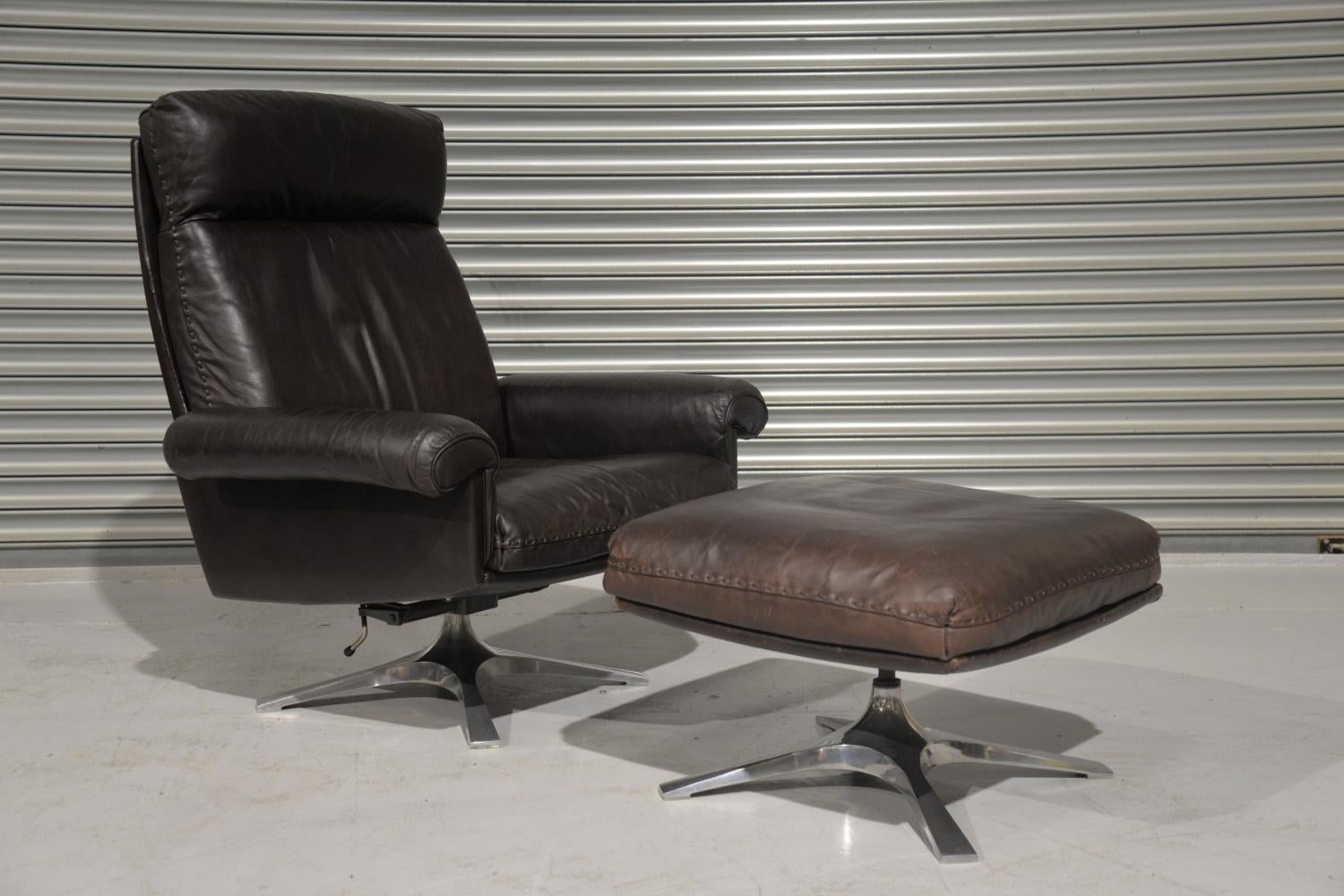 Swiss Vintage De Sede DS 31 High Back Leather Swivel Armchair with Ottoman, 1970s For Sale