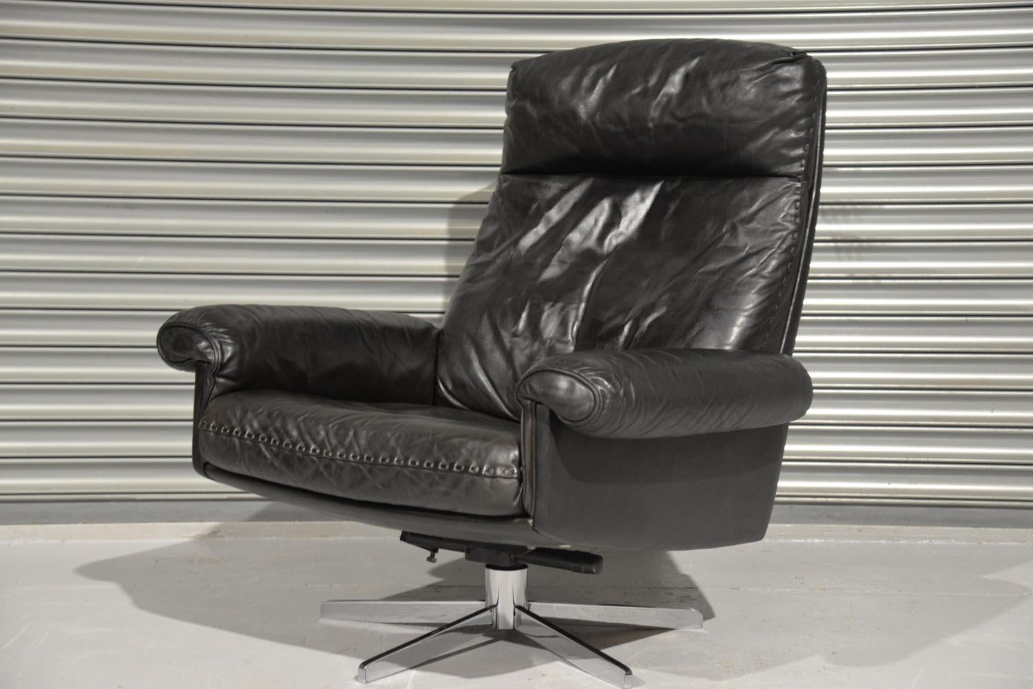Vintage De Sede DS 31 High Back Leather Swivel Armchair with Ottoman, 1970s In Good Condition In Fen Drayton, Cambridgeshire