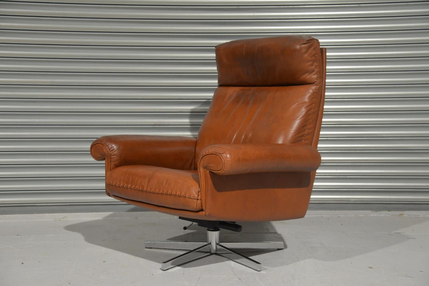 Vintage De Sede DS 31 High Back Leather Swivel Armchair with Ottoman, 1970s In Good Condition For Sale In Fen Drayton, Cambridgeshire