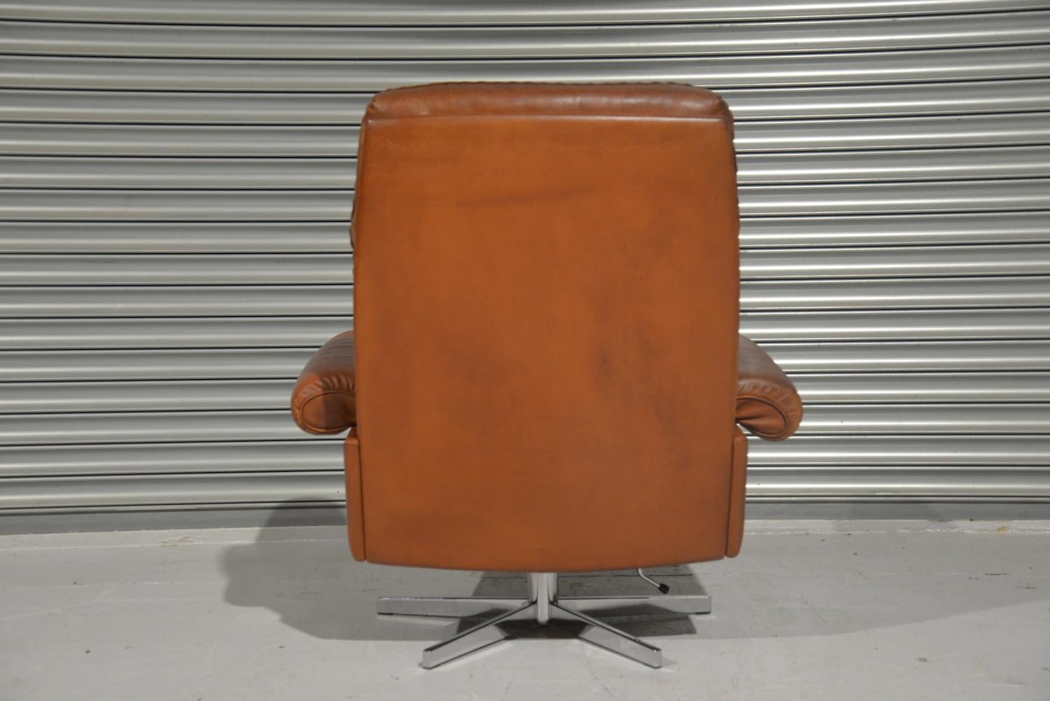 Vintage De Sede DS 31 High Back Leather Swivel Armchair with Ottoman, 1970s For Sale 2