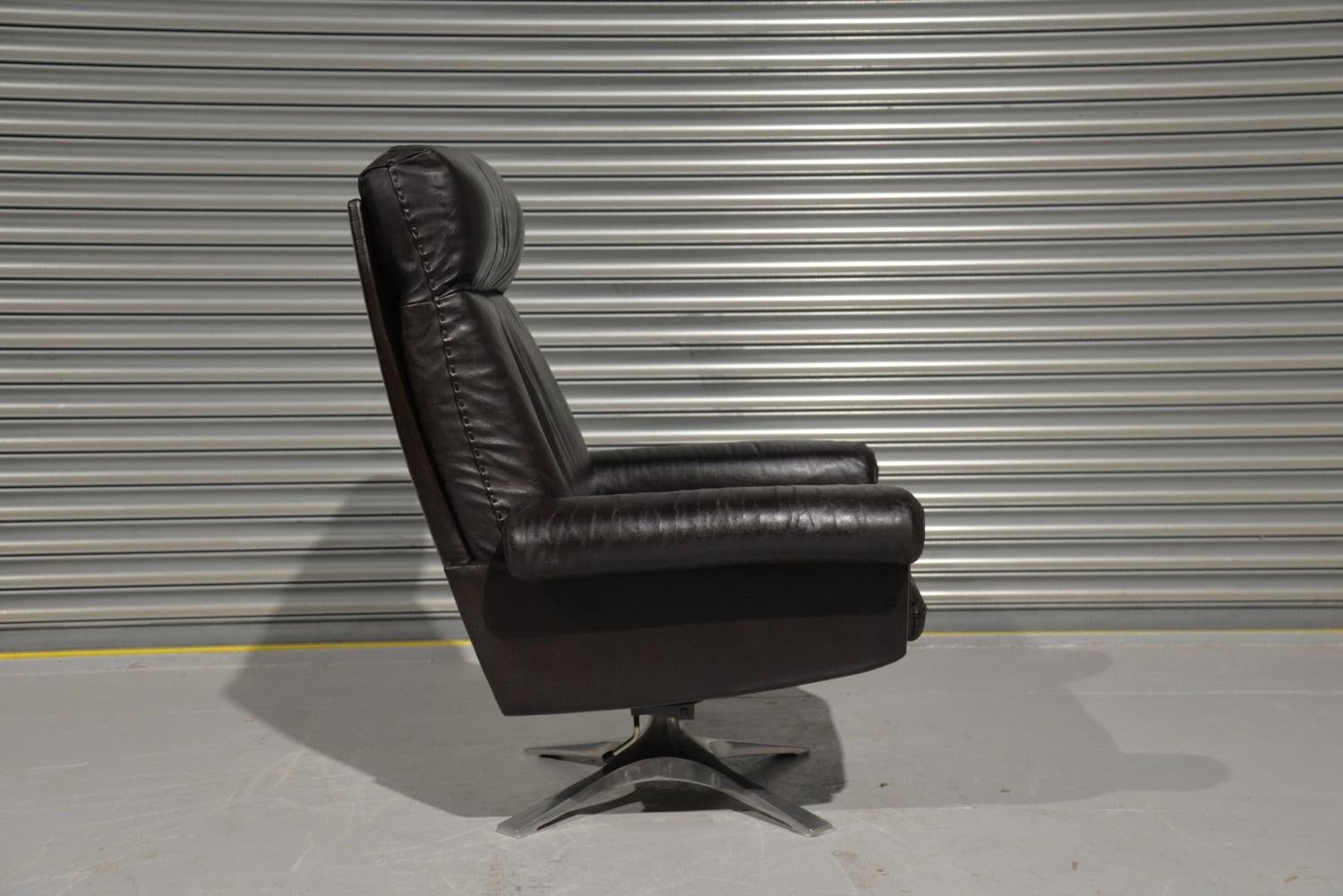 Vintage De Sede DS 31 High Back Leather Swivel Armchair with Ottoman, 1970s For Sale 4