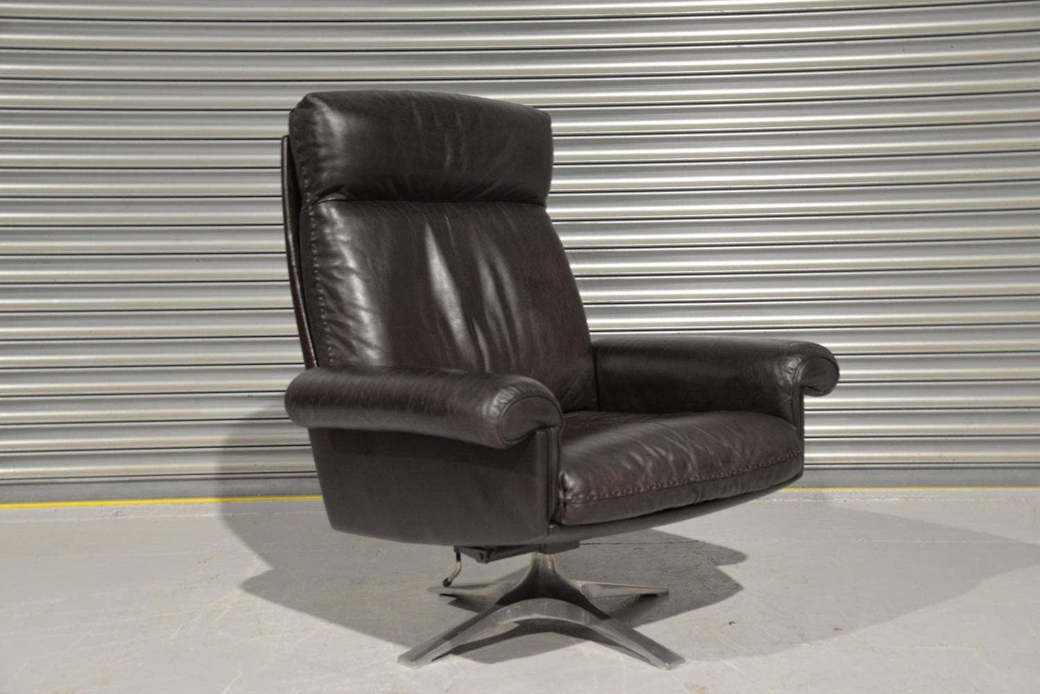 Vintage De Sede DS 31 High Back Leather Swivel Armchair with Ottoman, 1970s For Sale 5