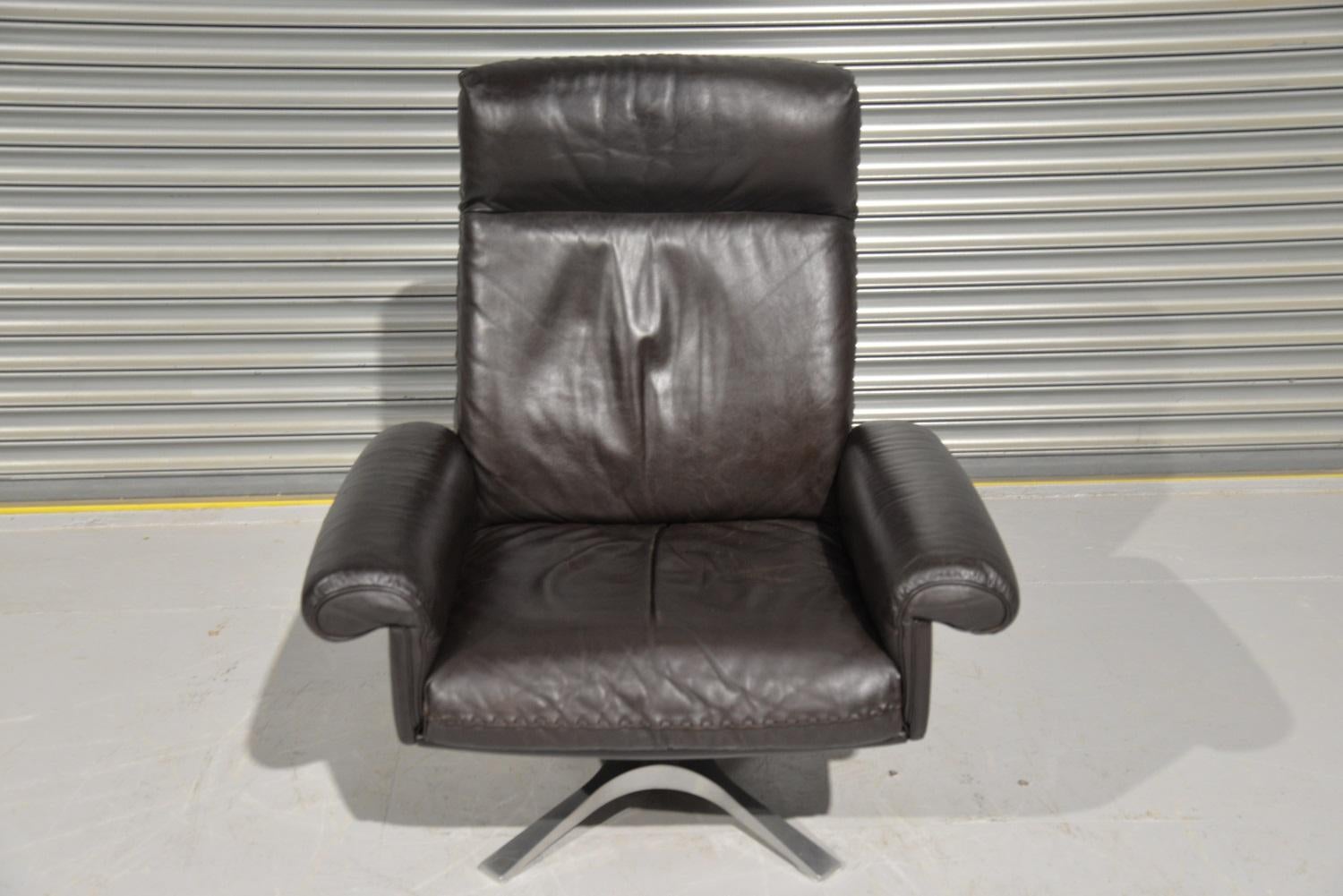 Vintage De Sede DS 31 High Back Leather Swivel Armchair with Ottoman, 1970s For Sale 6