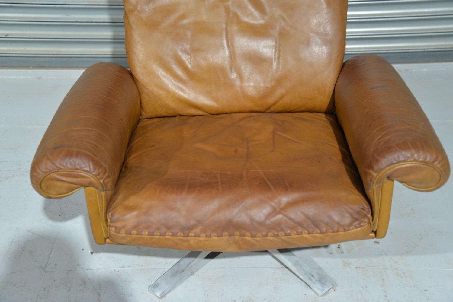 Vintage De Sede DS 31 Leather Swivel Armchair with Ottoman, Switzerland 1970s For Sale 7