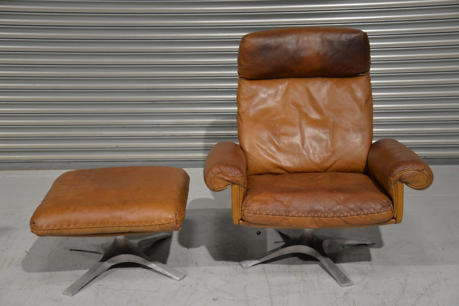 Late 20th Century Vintage De Sede DS 31 Leather Swivel Armchair with Ottoman, Switzerland 1970s For Sale