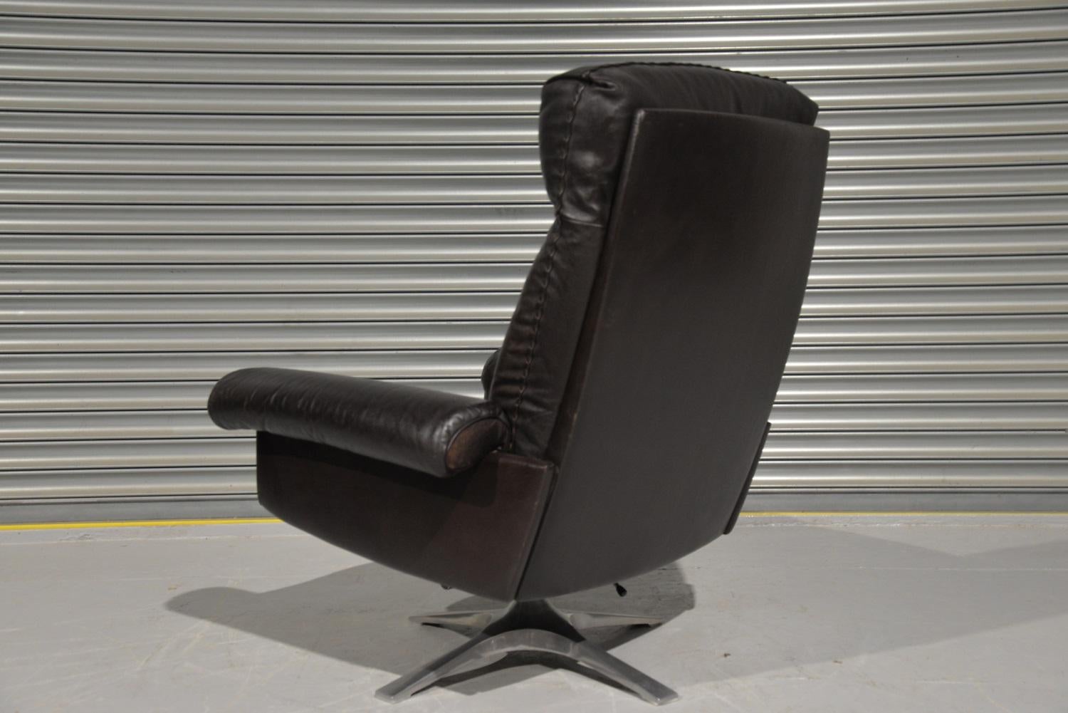 Vintage De Sede DS 31 High Back Leather Swivel Armchair with Ottoman, 1970s For Sale 1