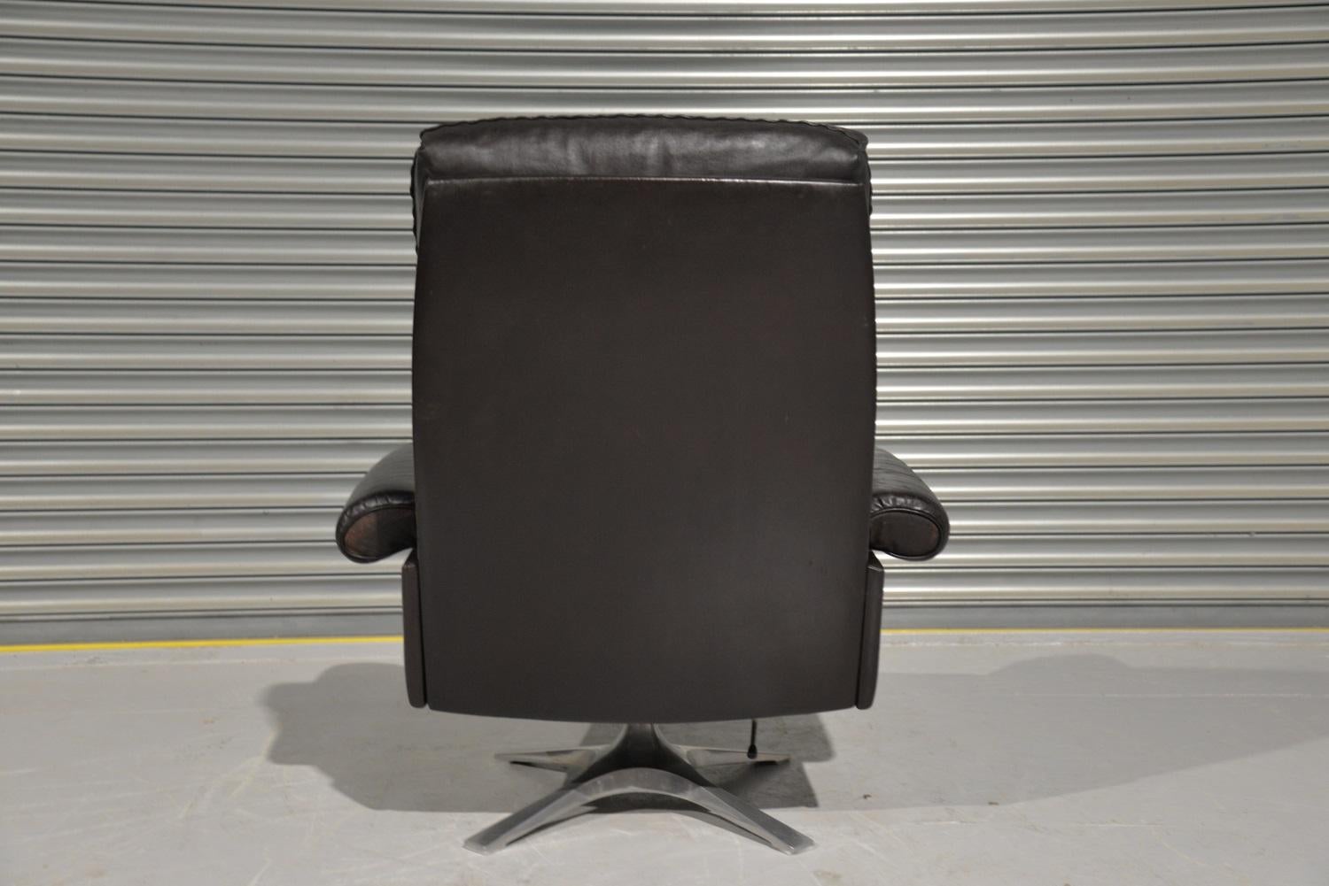 Vintage De Sede DS 31 High Back Leather Swivel Armchair with Ottoman, 1970s For Sale 2