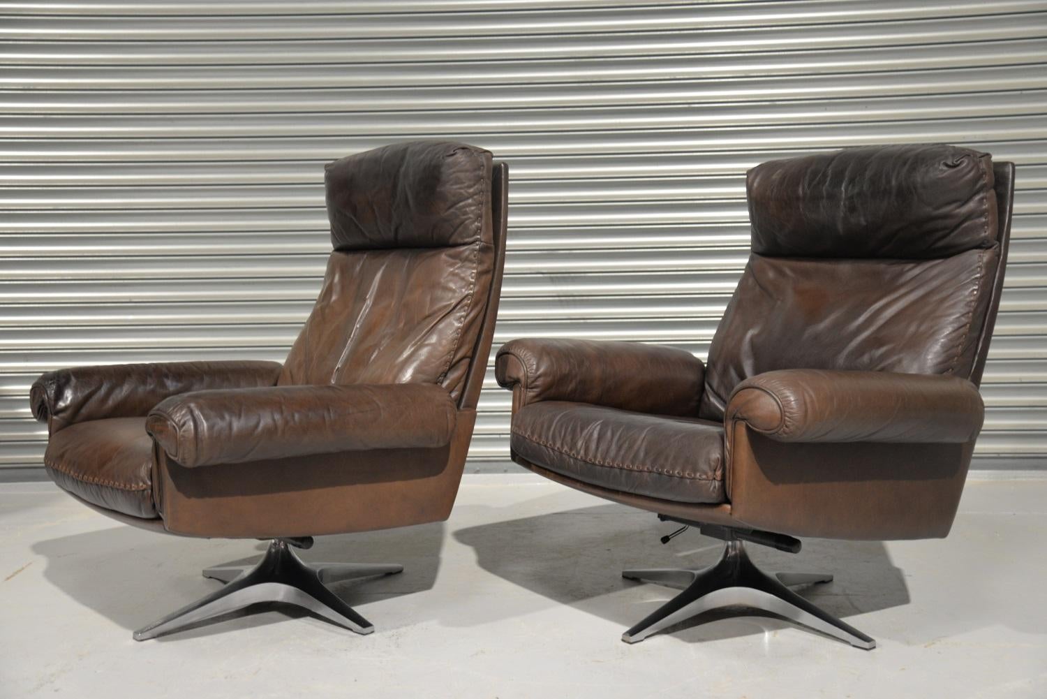 We are delighted to bring to you two vintage De Sede DS 31 highback swivel armchairs. Hand built in the early 1970s by De Sede craftsman in Switzerland these lounge swivel armchairs are in beautiful soft brown aniline leather with superb whipstitch