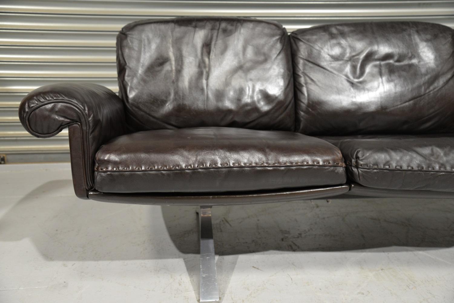 Vintage De Sede DS 31 Leather Sofa and Swivel Armchair, Switzerland, 1970s For Sale 4
