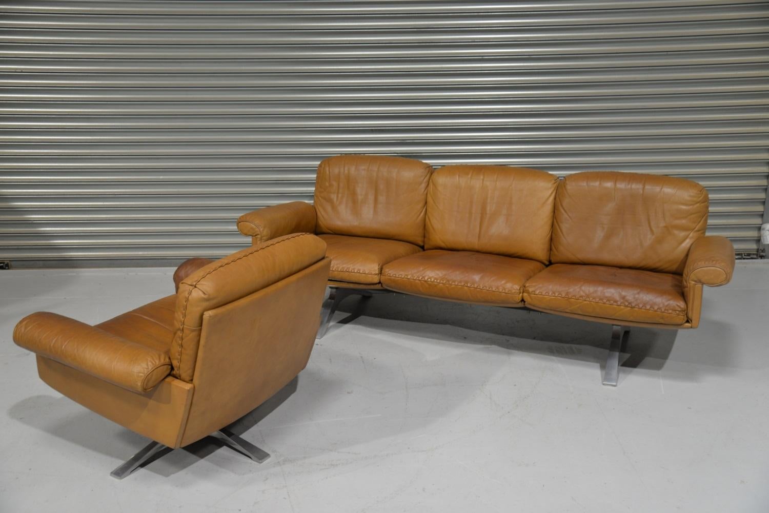 Mid-Century Modern Vintage De Sede DS 31 Leather Sofa and Swivel Lounge Armchair, Switzerland 1970s