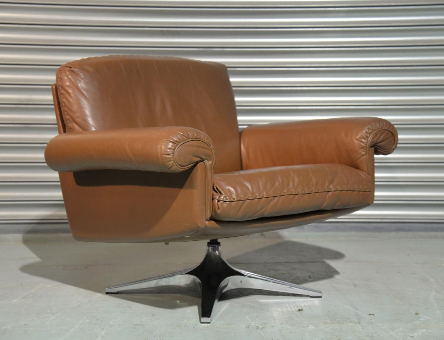 Late 20th Century Vintage De Sede DS 31 Leather Swivel Lounge Armchair, Switzerland, 1970s For Sale