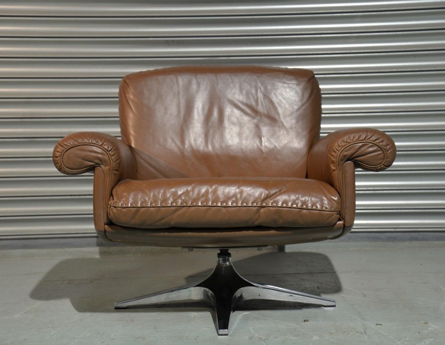 Aluminum Vintage De Sede DS 31 Leather Swivel Lounge Armchair, Switzerland, 1970s For Sale