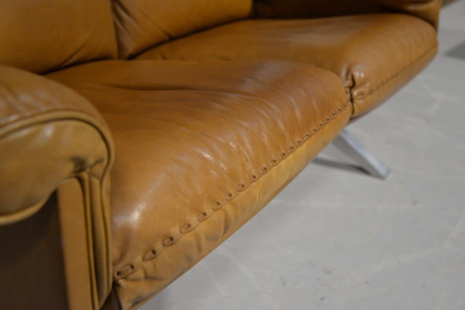 Vintage De Sede DS 31 Leather Two-Seat Sofa or Loveseat, Switzerland, 1970s For Sale 6