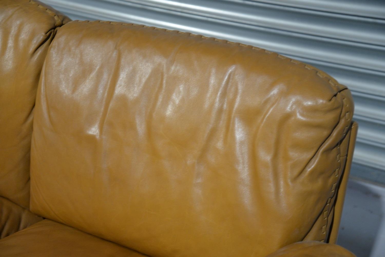 Vintage De Sede DS 31 Leather Two-Seat Sofa or Loveseat, Switzerland, 1970s For Sale 8