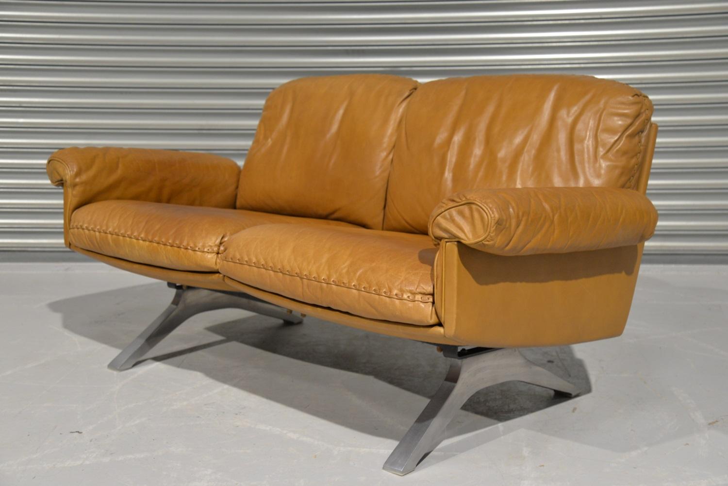 Discounted airfreight for our US and international customers (from 2 weeks door to door)

We are delighted to bring to you a vintage 1970s De Sede DS 31 two-seat sofa or loveseat in aniline leather with superb whipstitch edge detail. Hand built