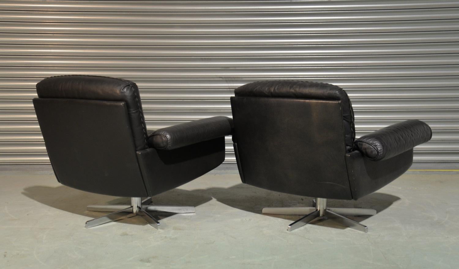 Vintage De Sede DS 31 Lounge Swivel Armchairs and Ottoman, Switzerland, 1970s 1